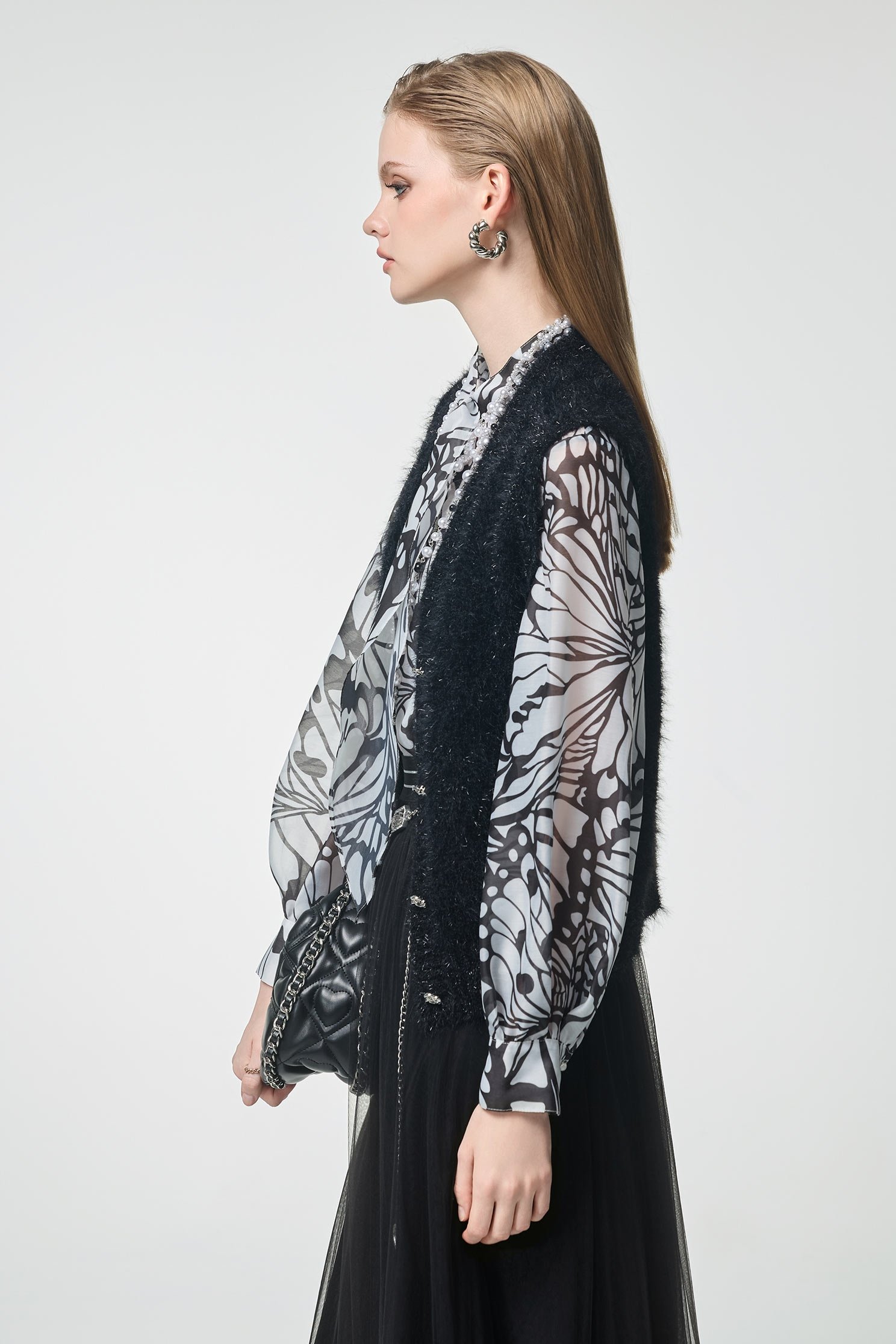 亮黑蔥紗V領針織背心亮黑蔥紗V領針織背心,一般背心,一般背心馬甲,上班OL穿搭,秋冬穿搭,約會特輯,背心,針織,針織背心