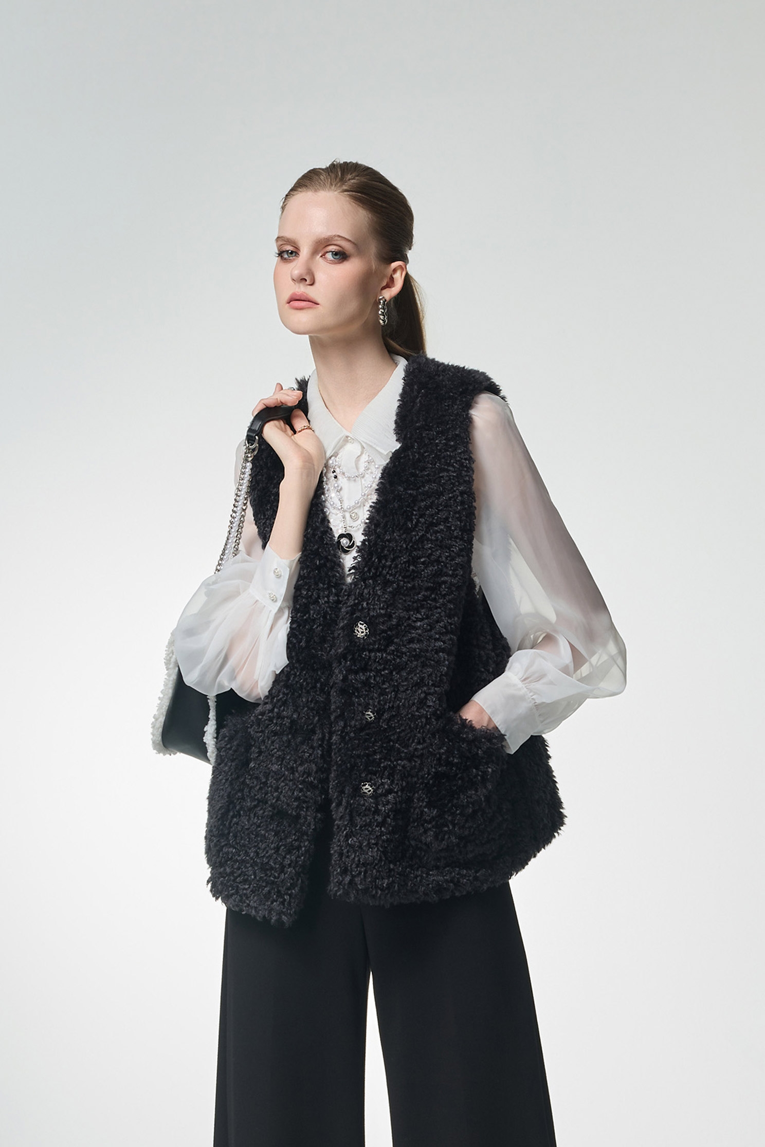 夜黑泰迪熊背心外套夜黑泰迪熊背心外套,一般背心,一般背心馬甲,上班OL穿搭,外套,秋冬穿搭,約會特輯,背心,背心外套