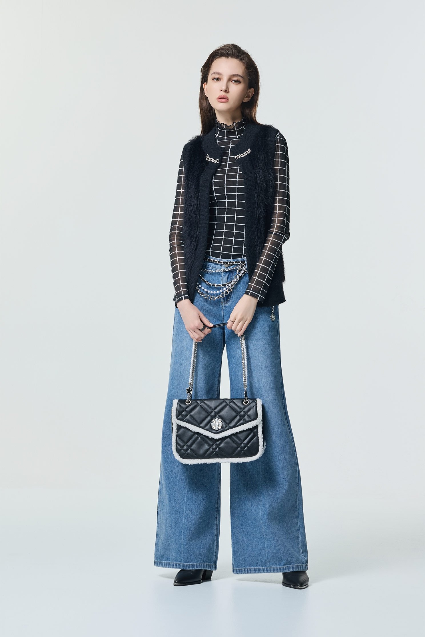 仿貂毛彈性針織背心仿貂毛彈性針織背心,一般背心,一般背心馬甲,春夏穿搭,背心,針織,針織背心,黑色背心