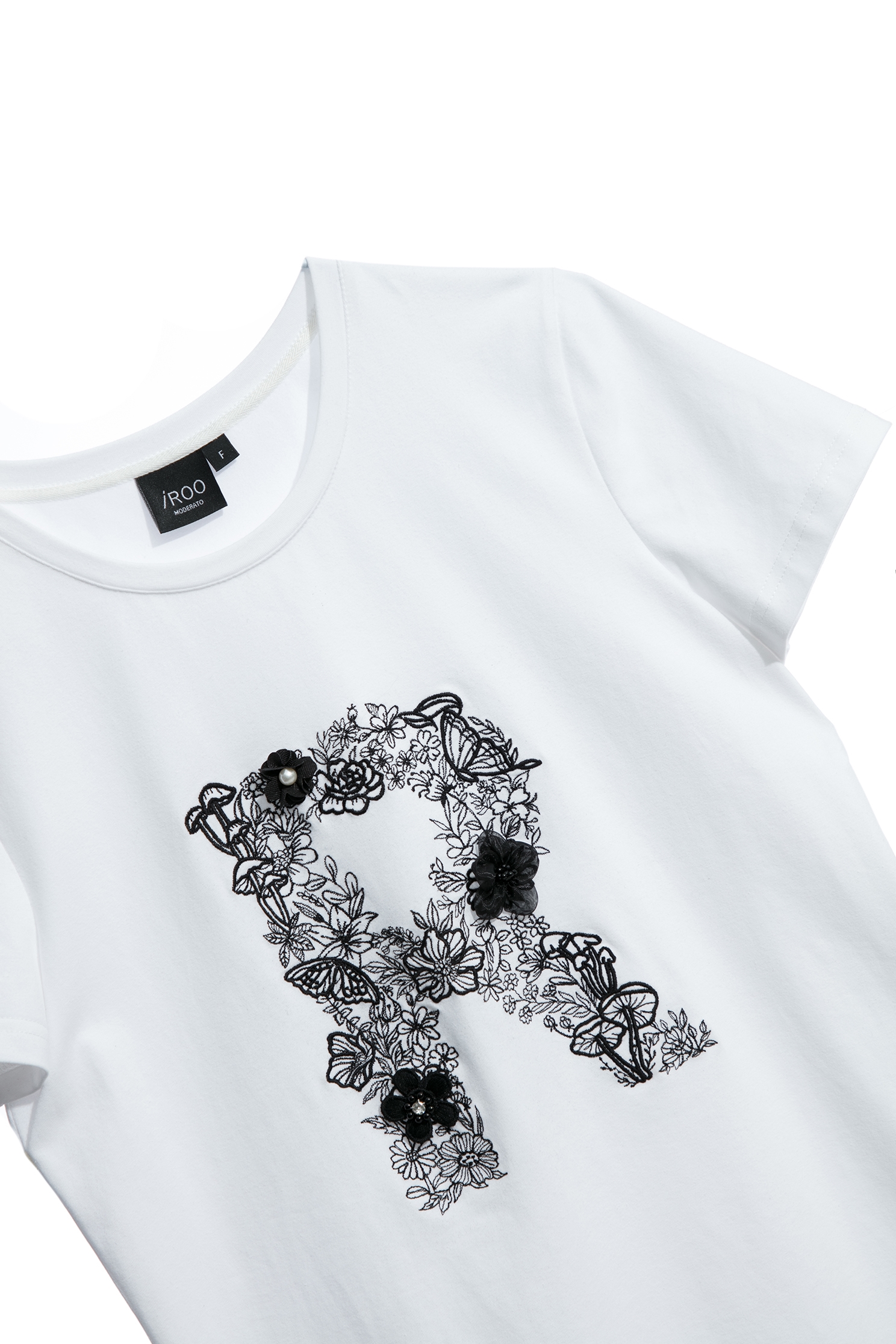R字刺繡造型T恤上衣R字刺繡造型T恤上衣,T-Shirt,上衣,人氣商品,刺繡,白色上衣,秋冬穿搭