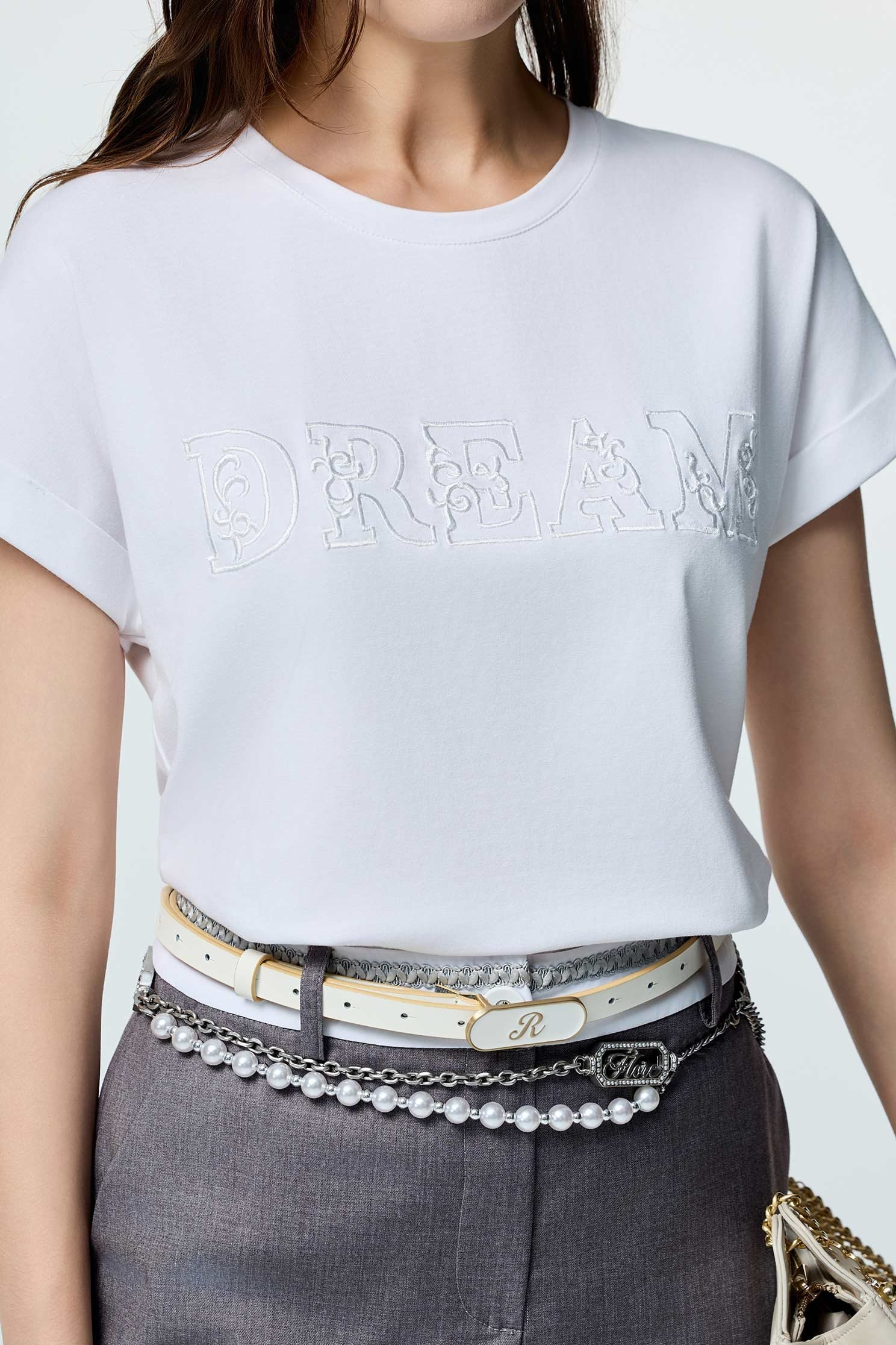 綴夢想刺繡T恤上衣綴夢想刺繡T恤上衣,T-Shirt,上衣,刺繡,春夏穿搭,白色上衣,純棉