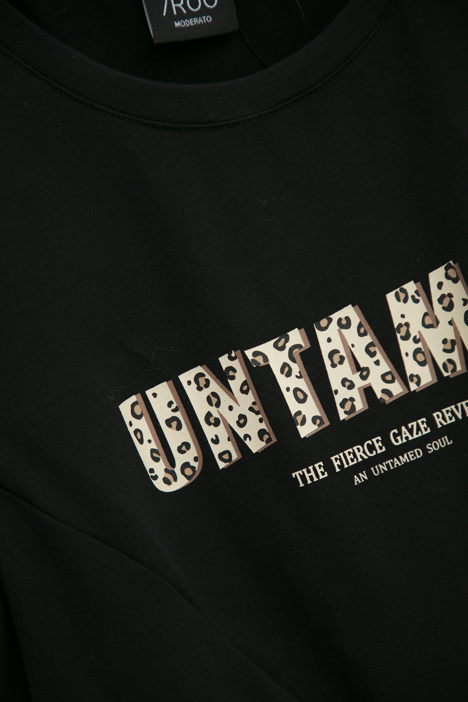 豹紋字母印花抽繩上衣豹紋字母印花抽繩上衣,T-Shirt,上衣,秋冬穿搭,純棉,黑色上衣