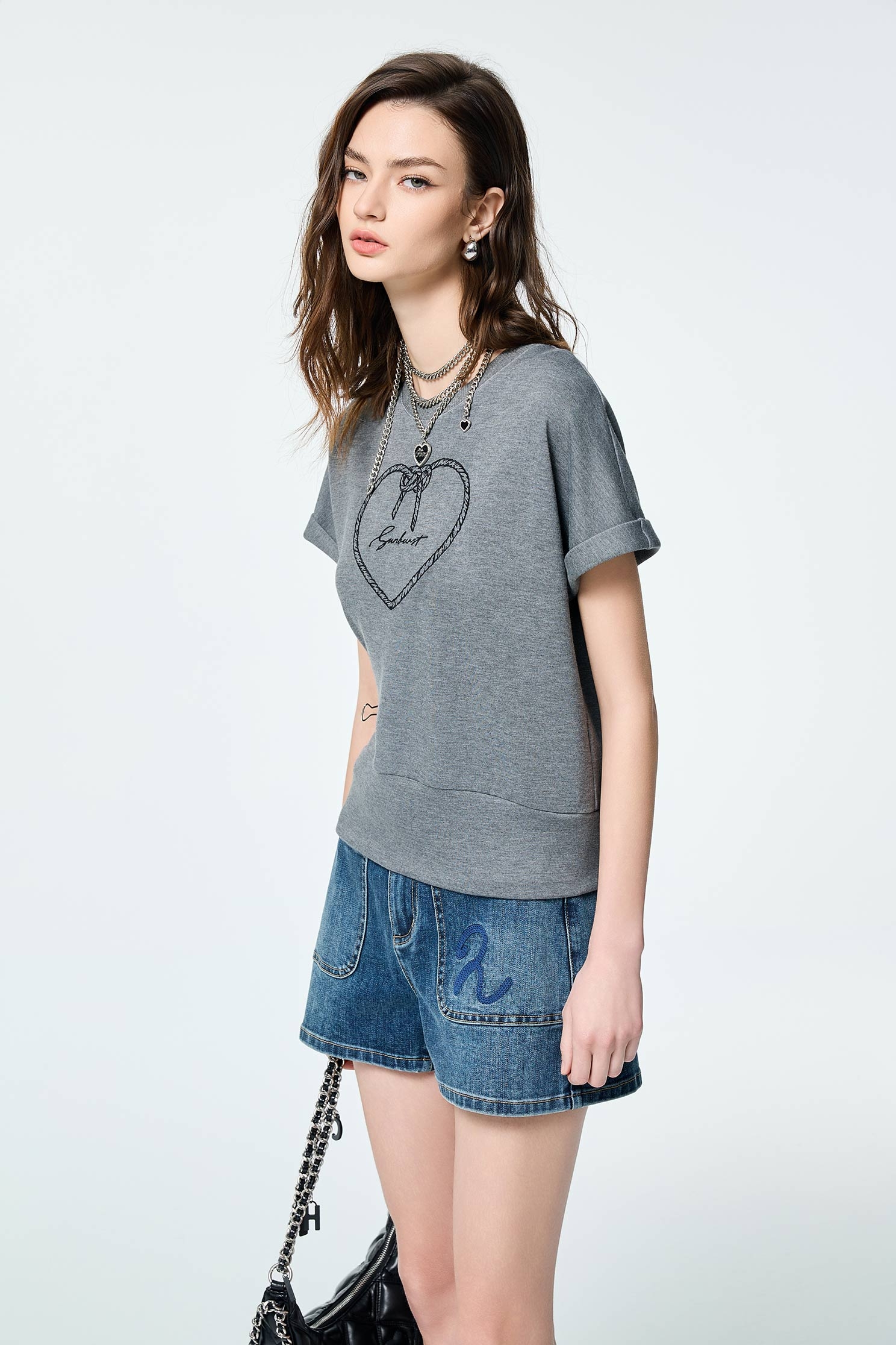 丁香灰繩索愛心繡花T丁香灰繩索愛心繡花T,T-Shirt,上衣,春夏穿搭,繡花