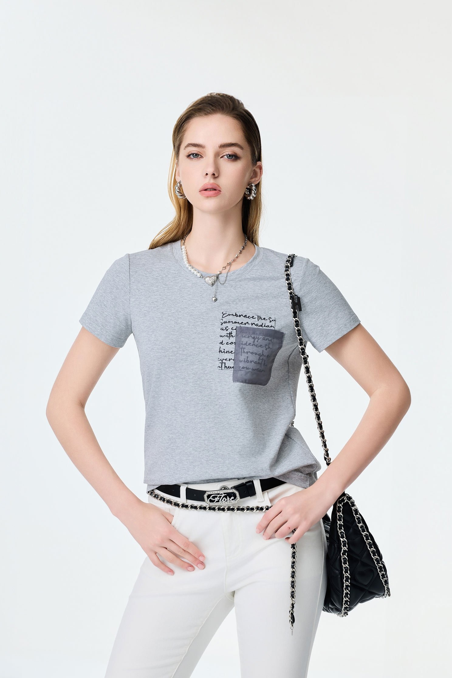 終極灰雙口袋繡花Ｔ終極灰雙口袋繡花Ｔ,T-Shirt,上衣,春夏穿搭,繡花,針織