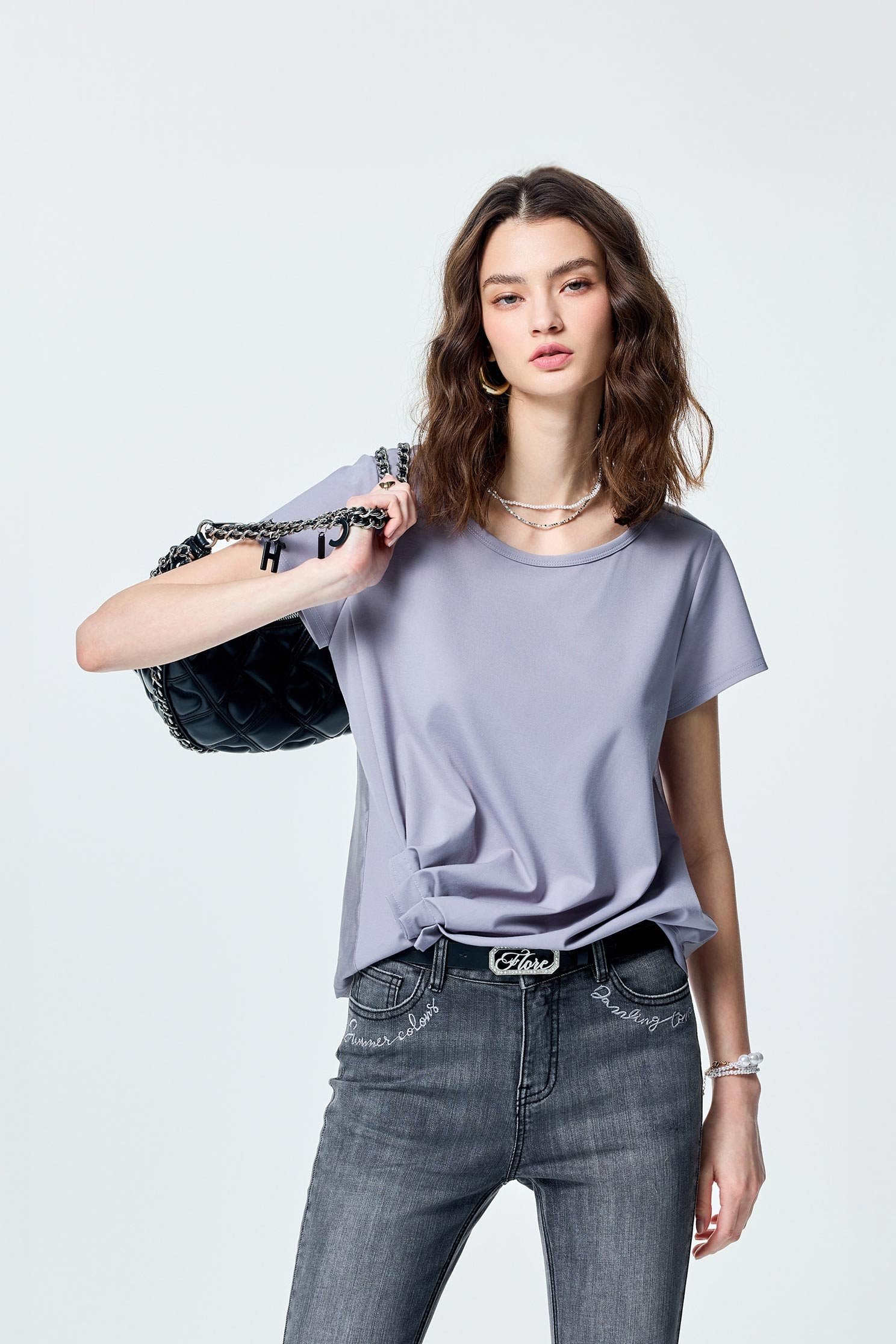 異素材拼接抓褶不對稱T異素材拼接抓褶不對稱T,T-Shirt,春夏穿搭,襯衫,輕奢度假,輕奢渡假