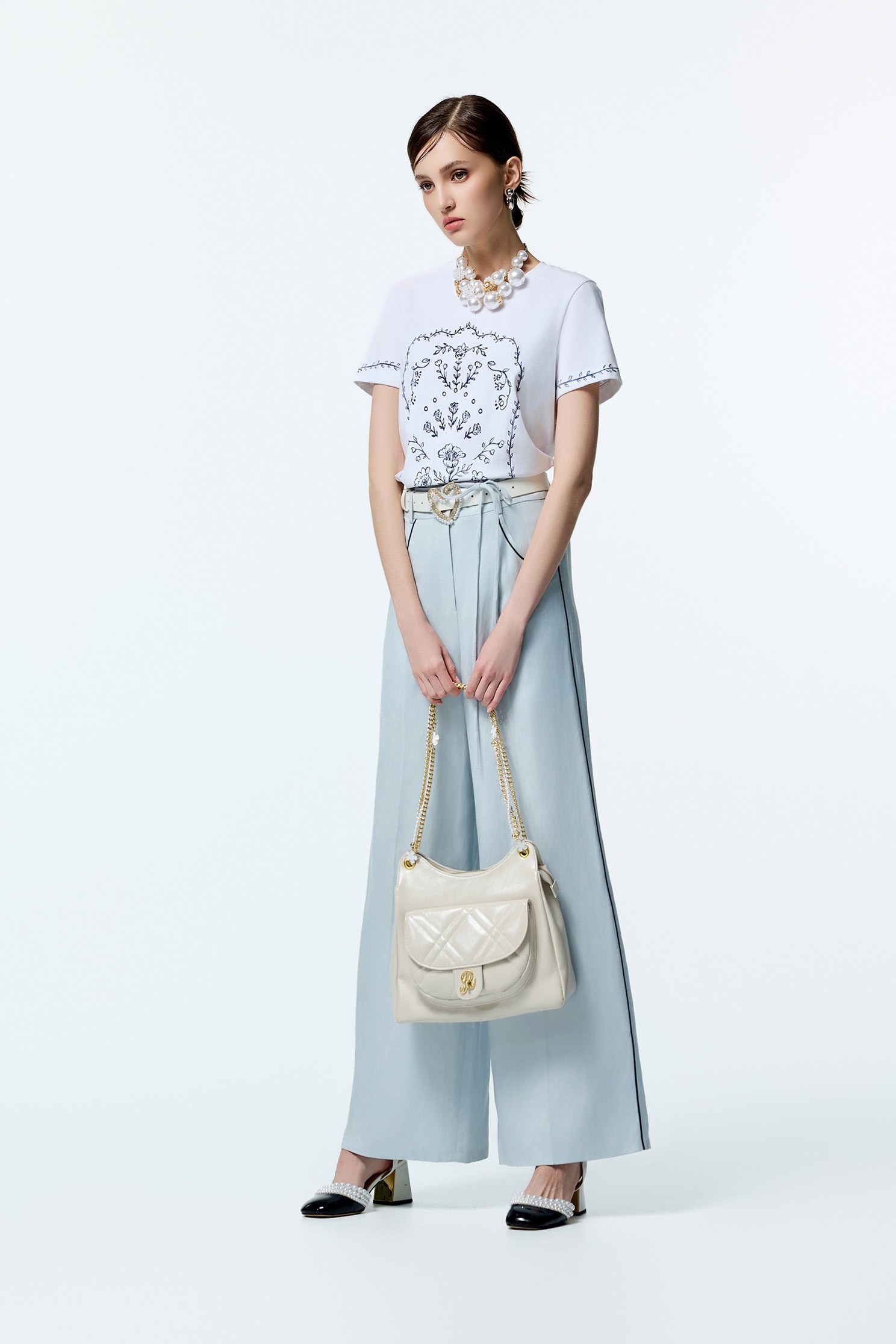 光學白復古壁花刺繡Ｔ恤上衣光學白復古壁花刺繡Ｔ恤上衣,T-Shirt,T恤,上衣,刺繡,秋冬穿搭,約會特輯,純棉