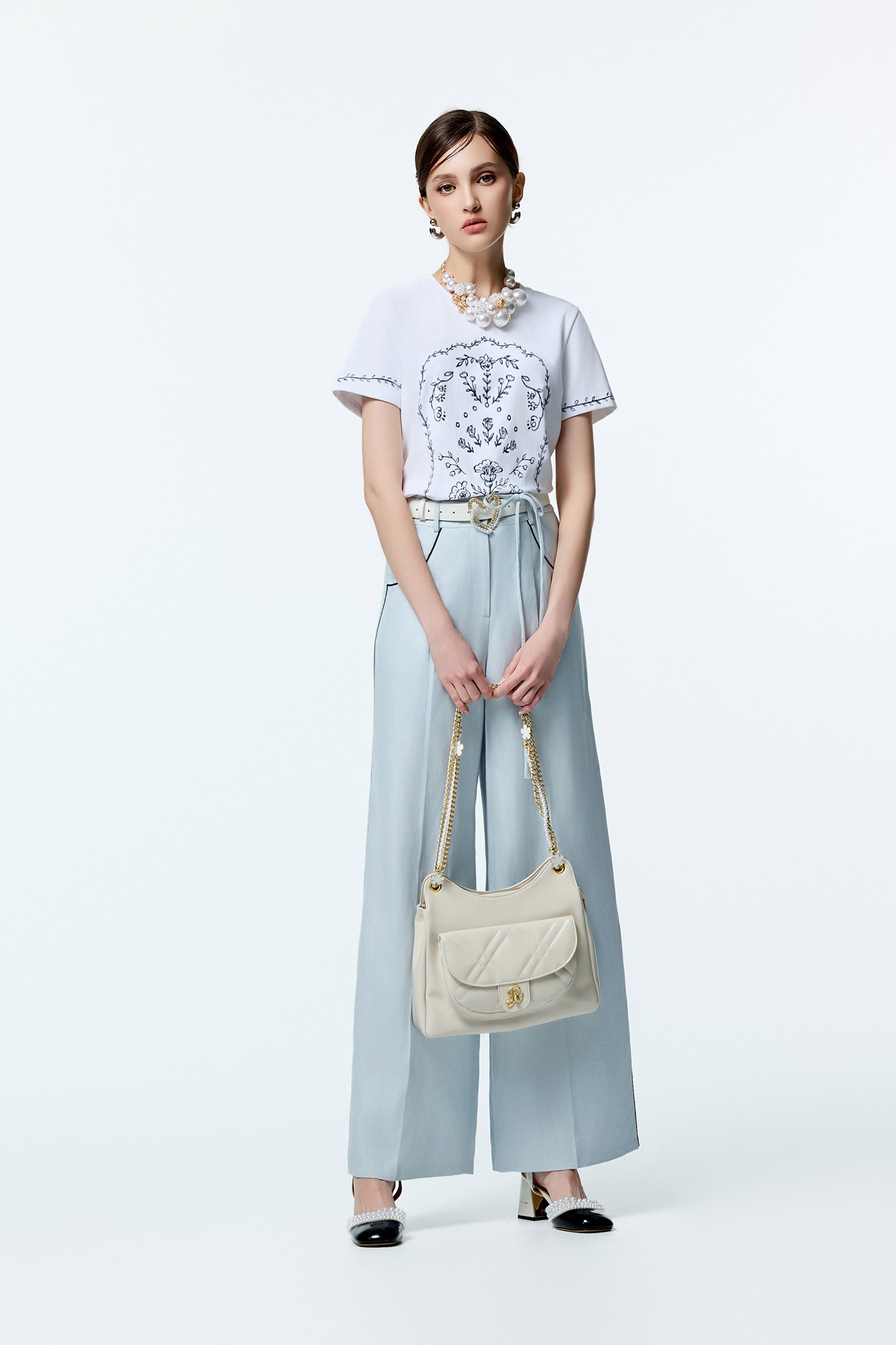 光學白復古壁花刺繡Ｔ恤上衣光學白復古壁花刺繡Ｔ恤上衣,T-Shirt,T恤,上衣,刺繡,秋冬穿搭,約會特輯,純棉