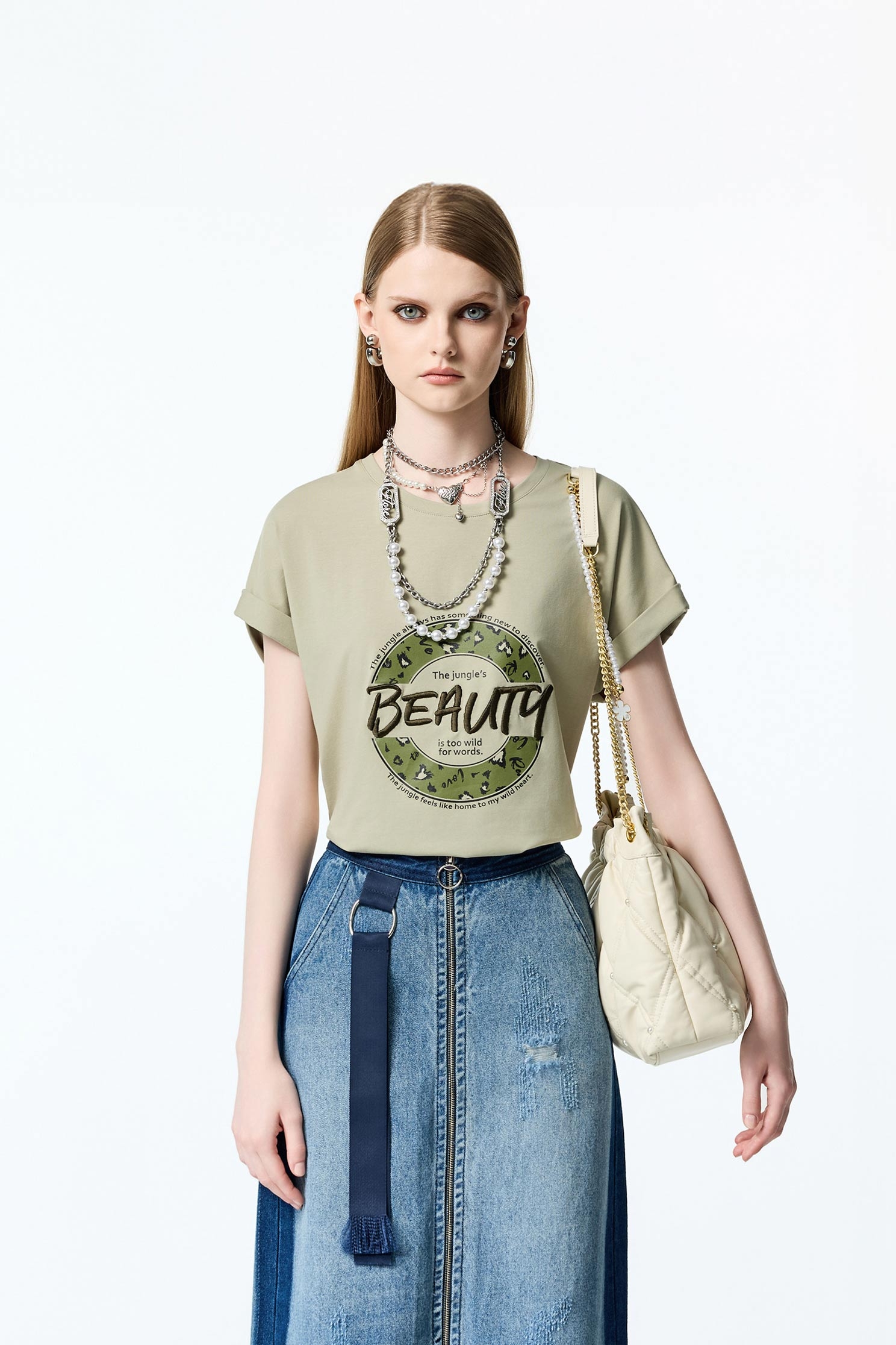 海帶綠美麗刺繡T恤上衣海帶綠美麗刺繡T恤上衣,T-Shirt,T恤,上衣,刺繡,秋冬穿搭,輕奢度假,輕奢渡假