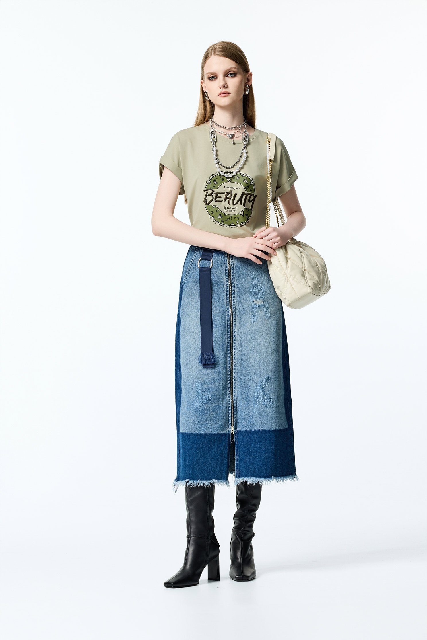 海帶綠美麗刺繡T恤上衣海帶綠美麗刺繡T恤上衣,T-Shirt,T恤,上衣,刺繡,秋冬穿搭,輕奢度假,輕奢渡假