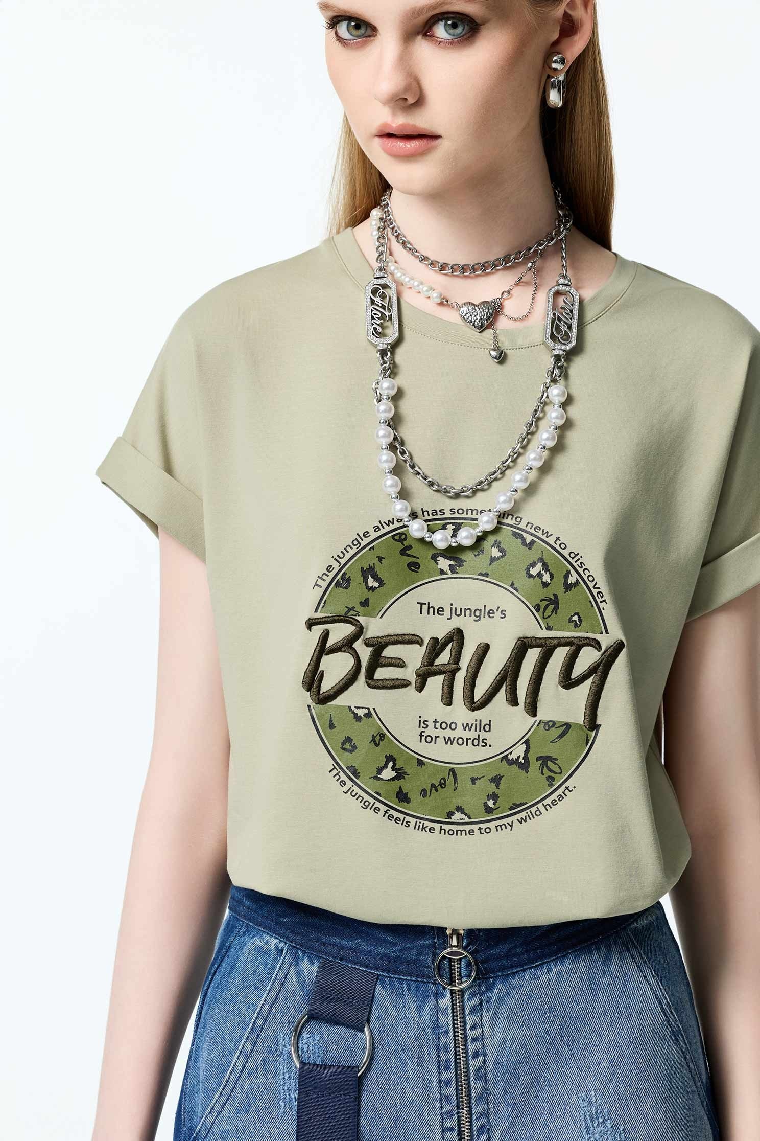 海帶綠美麗刺繡T恤上衣海帶綠美麗刺繡T恤上衣,T-Shirt,T恤,上衣,刺繡,秋冬穿搭,輕奢度假,輕奢渡假