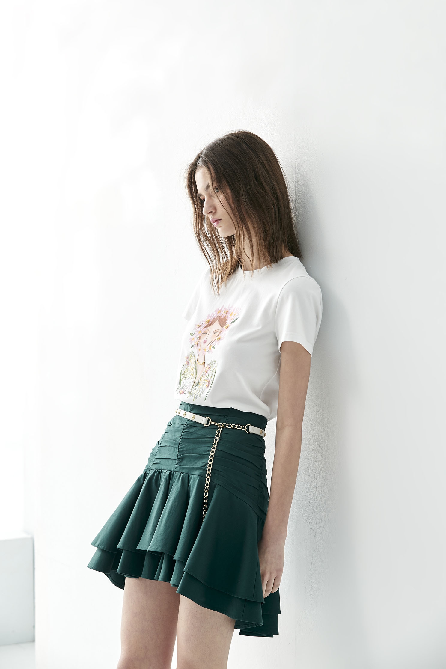 穿花衣服女孩刺繡T恤上衣穿花衣服女孩刺繡T恤上衣,T-Shirt,上衣,刺繡,春夏穿搭,白色上衣,純棉
