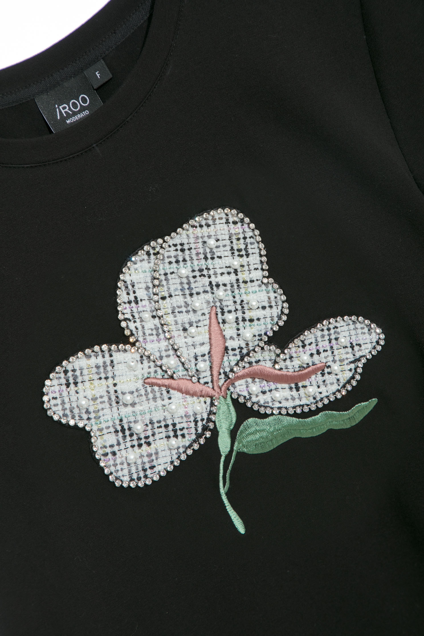 花呢紗刺繡T恤上衣花呢紗刺繡T恤上衣,上衣,刺繡,女王風範,春夏穿搭,珍珠,黑色上衣