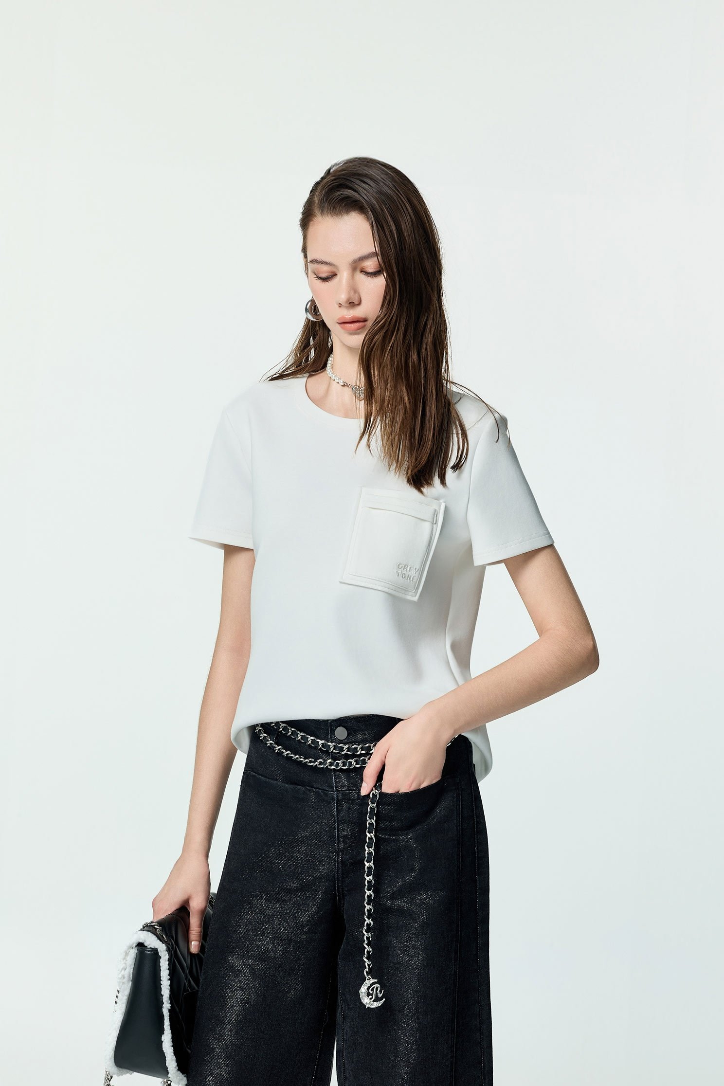 疊口袋造型Ｔ恤上衣疊口袋造型Ｔ恤上衣,T-Shirt,上衣,刺繡,白色上衣,秋冬穿搭