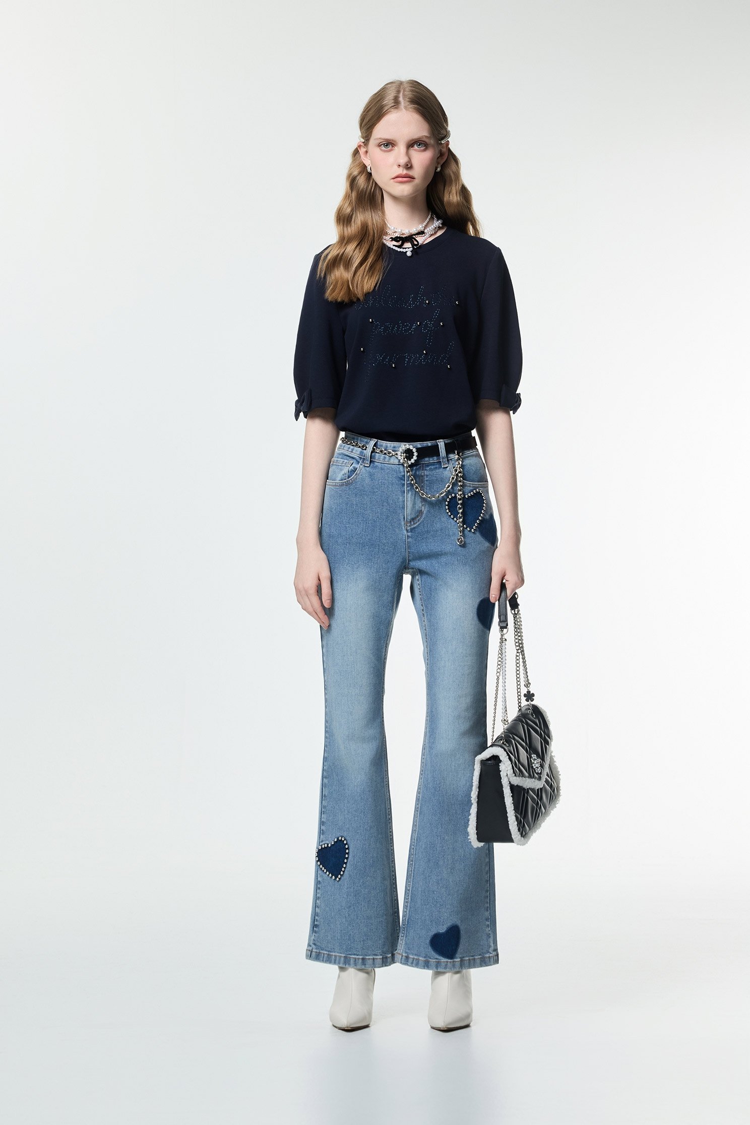 綴蝴蝶結袖T恤上衣綴蝴蝶結袖T恤上衣,T恤,上衣,刺繡,秋冬穿搭,約會特輯,蝴蝶結