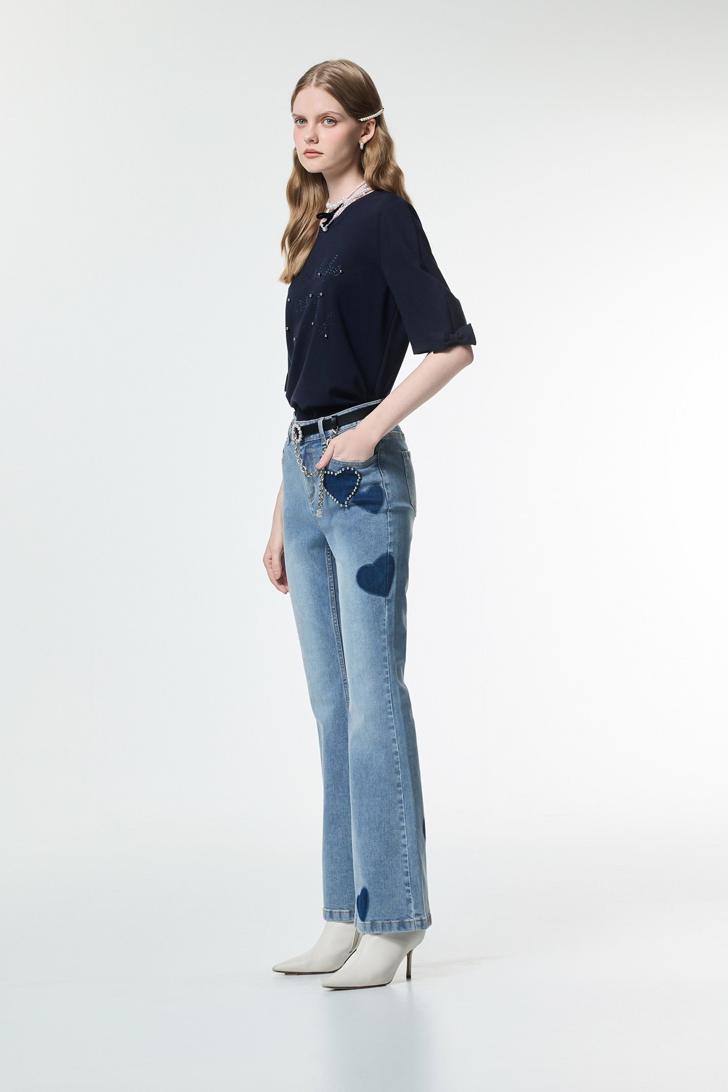 綴蝴蝶結袖T恤上衣綴蝴蝶結袖T恤上衣,T恤,上衣,刺繡,秋冬穿搭,約會特輯,蝴蝶結