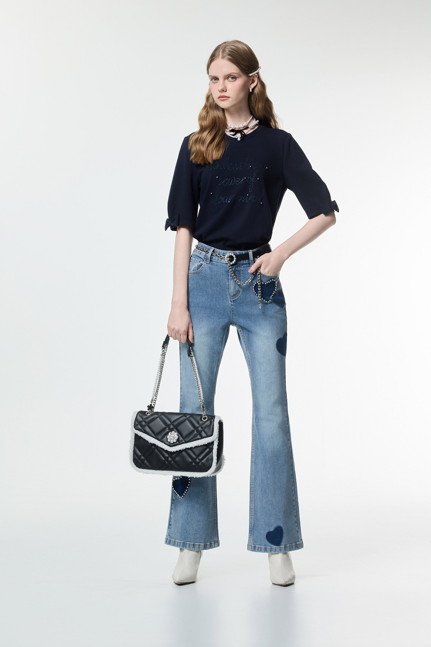 綴蝴蝶結袖T恤上衣綴蝴蝶結袖T恤上衣,T恤,上衣,刺繡,秋冬穿搭,約會特輯,蝴蝶結