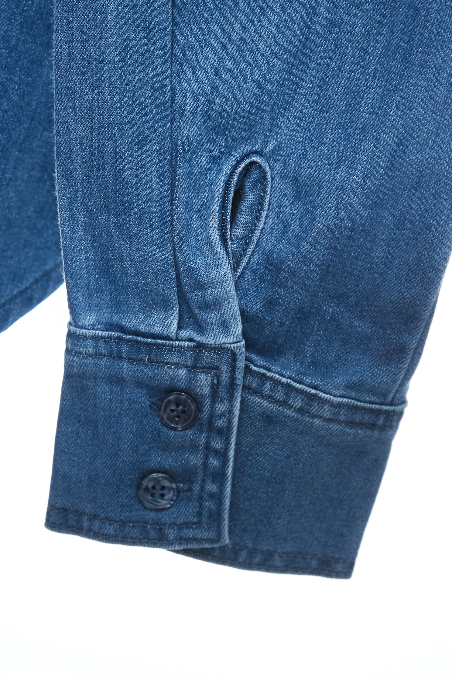 類天絲棉牛仔襯衫類天絲棉牛仔襯衫,上班OL穿搭,丹寧,牛仔,秋冬穿搭,襯衫