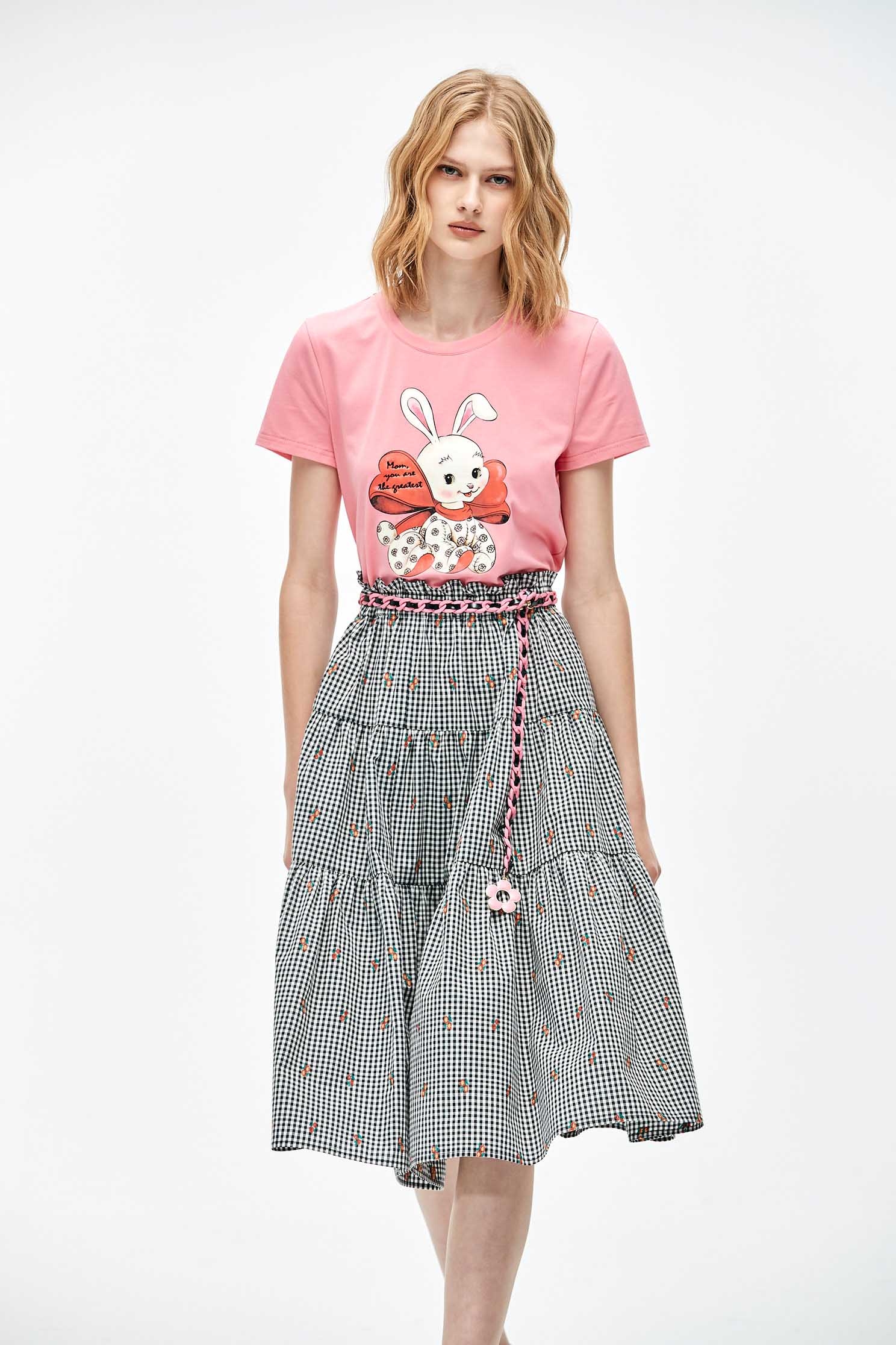 造型兔子繡花T恤上衣造型兔子繡花T恤上衣,T-Shirt,上衣,刺繡,春夏穿搭,約會特輯,純棉,繡花,蝴蝶結