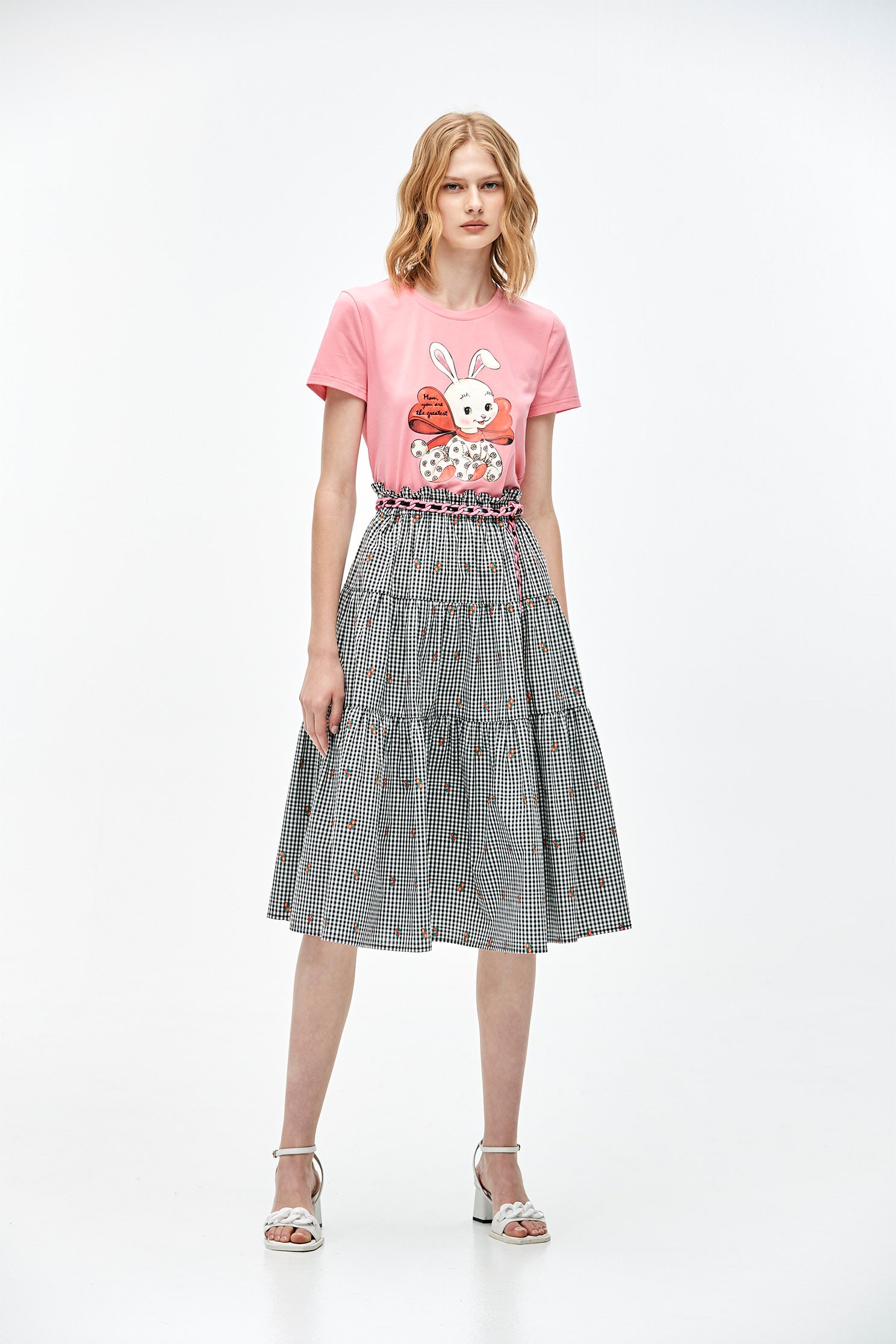 造型兔子繡花T恤上衣造型兔子繡花T恤上衣,T-Shirt,上衣,刺繡,春夏穿搭,約會特輯,純棉,繡花,蝴蝶結