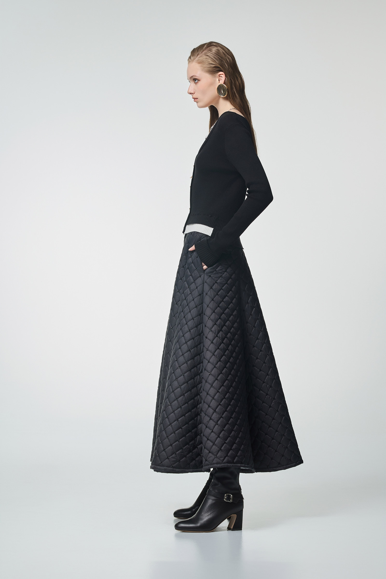 顯瘦黑白假兩件式V領針織單品顯瘦黑白假兩件式V領針織單品,上班OL穿搭,秋冬穿搭,約會特輯,針織,針織衫