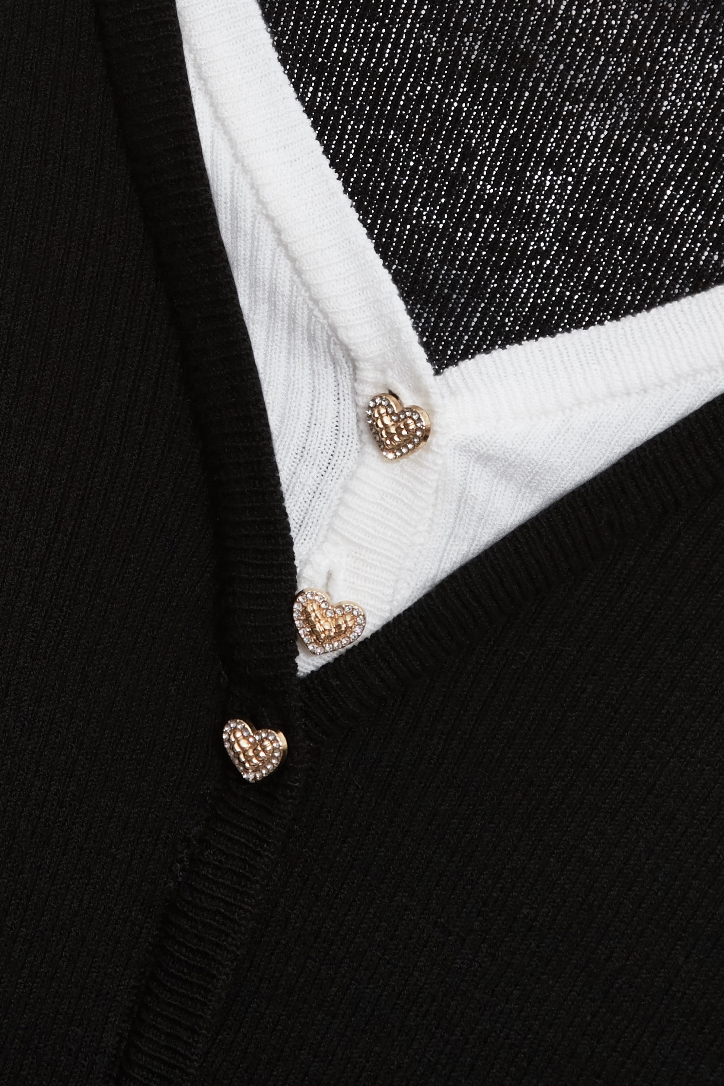 顯瘦黑白假兩件式V領針織單品顯瘦黑白假兩件式V領針織單品,上班OL穿搭,秋冬穿搭,約會特輯,針織,針織衫