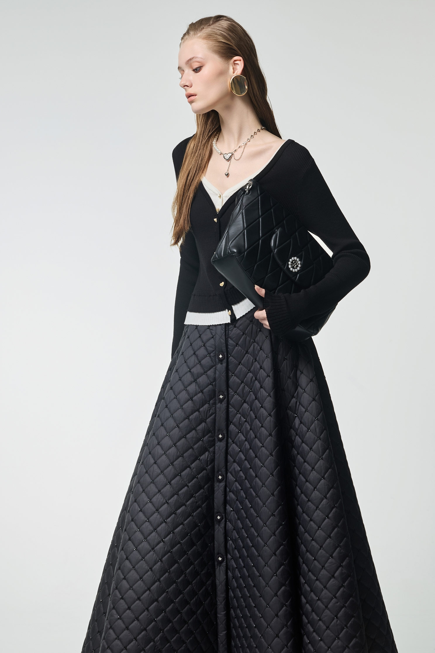 顯瘦黑白假兩件式V領針織單品顯瘦黑白假兩件式V領針織單品,上班OL穿搭,秋冬穿搭,約會特輯,針織,針織衫