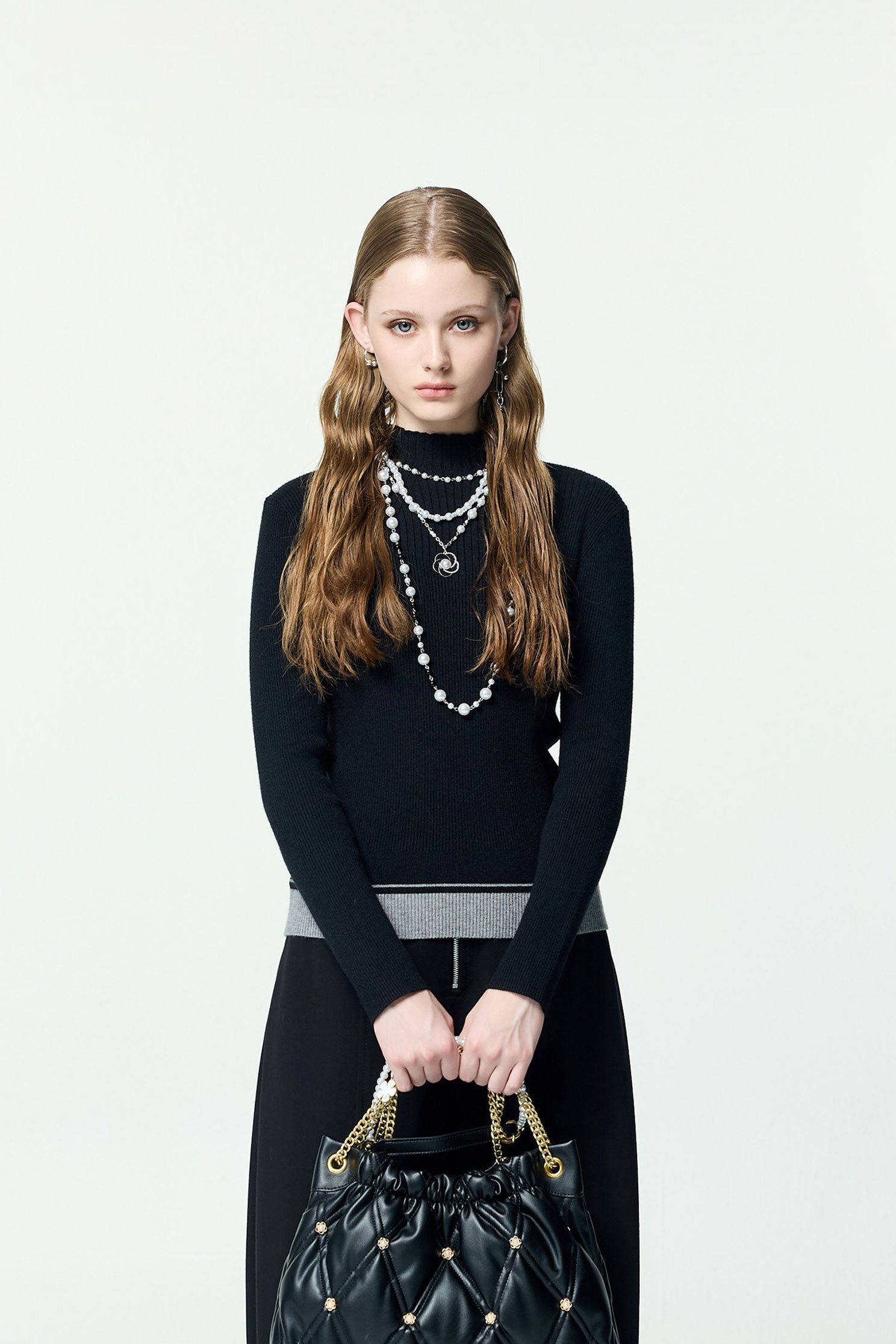 月光灰下擺針織上衣月光灰下擺針織上衣,上衣,條紋,秋冬穿搭,針織,針織衫,黑色上衣