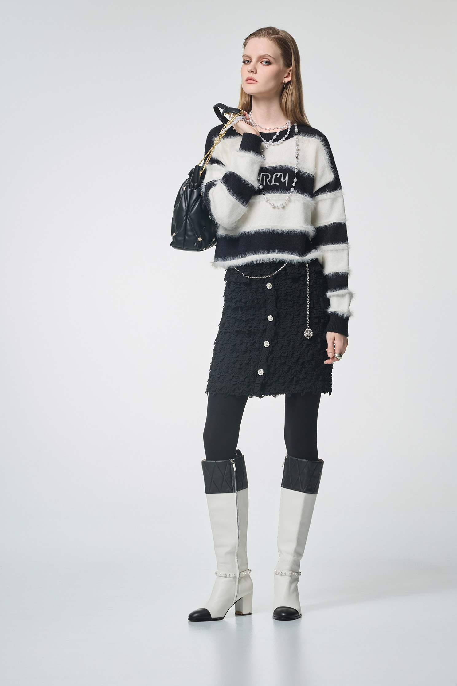 仿貂毛立體崁條黑白撞色針織仿貂毛立體崁條黑白撞色針織,上班OL穿搭,秋冬穿搭,約會特輯,繡花,針織,針織衫