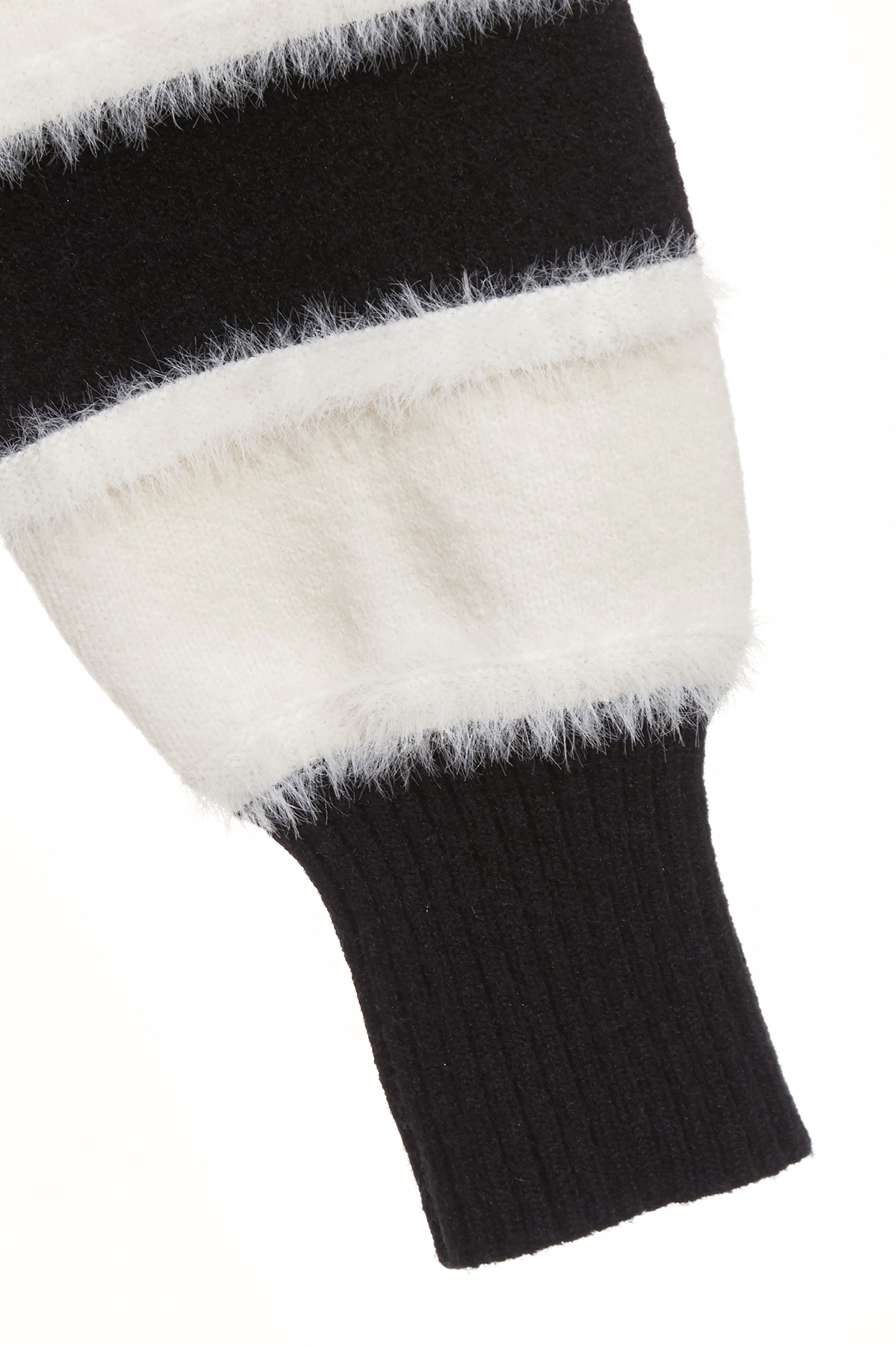 仿貂毛立體崁條黑白撞色針織仿貂毛立體崁條黑白撞色針織,上班OL穿搭,秋冬穿搭,約會特輯,繡花,針織,針織衫