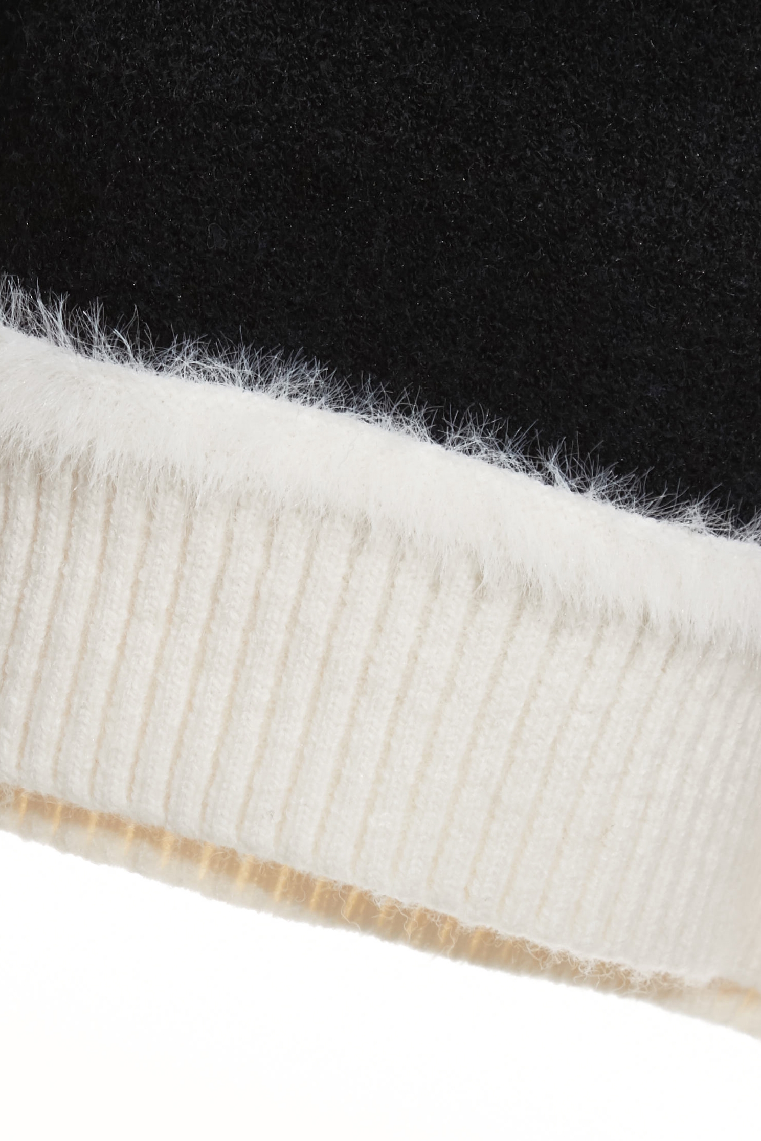 仿貂毛立體崁條黑白撞色針織仿貂毛立體崁條黑白撞色針織,上班OL穿搭,秋冬穿搭,約會特輯,繡花,針織,針織衫