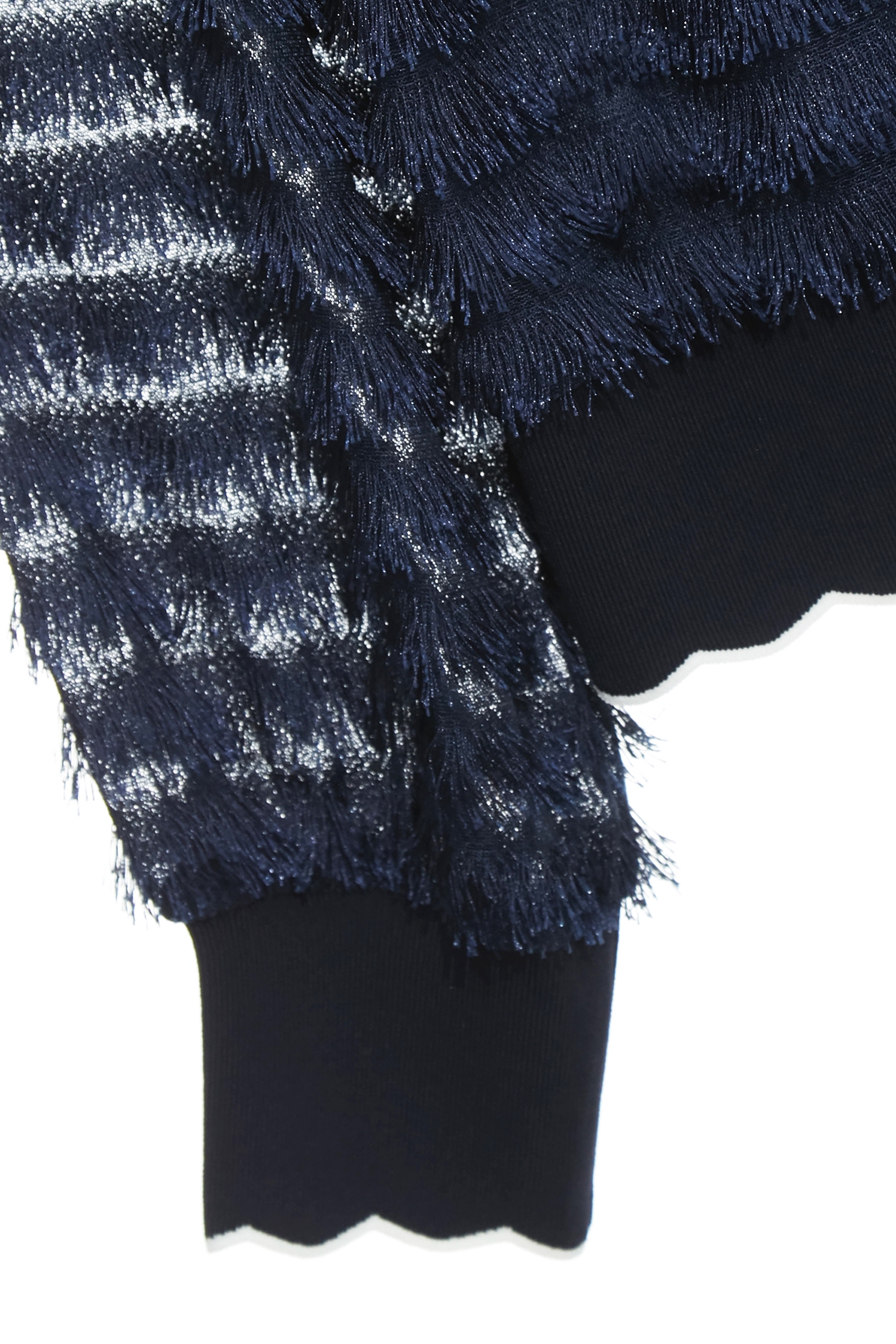 光澤感濃厚靛藍色睫毛上衣光澤感濃厚靛藍色睫毛上衣,上班OL穿搭,上衣,條紋,秋冬穿搭,約會特輯