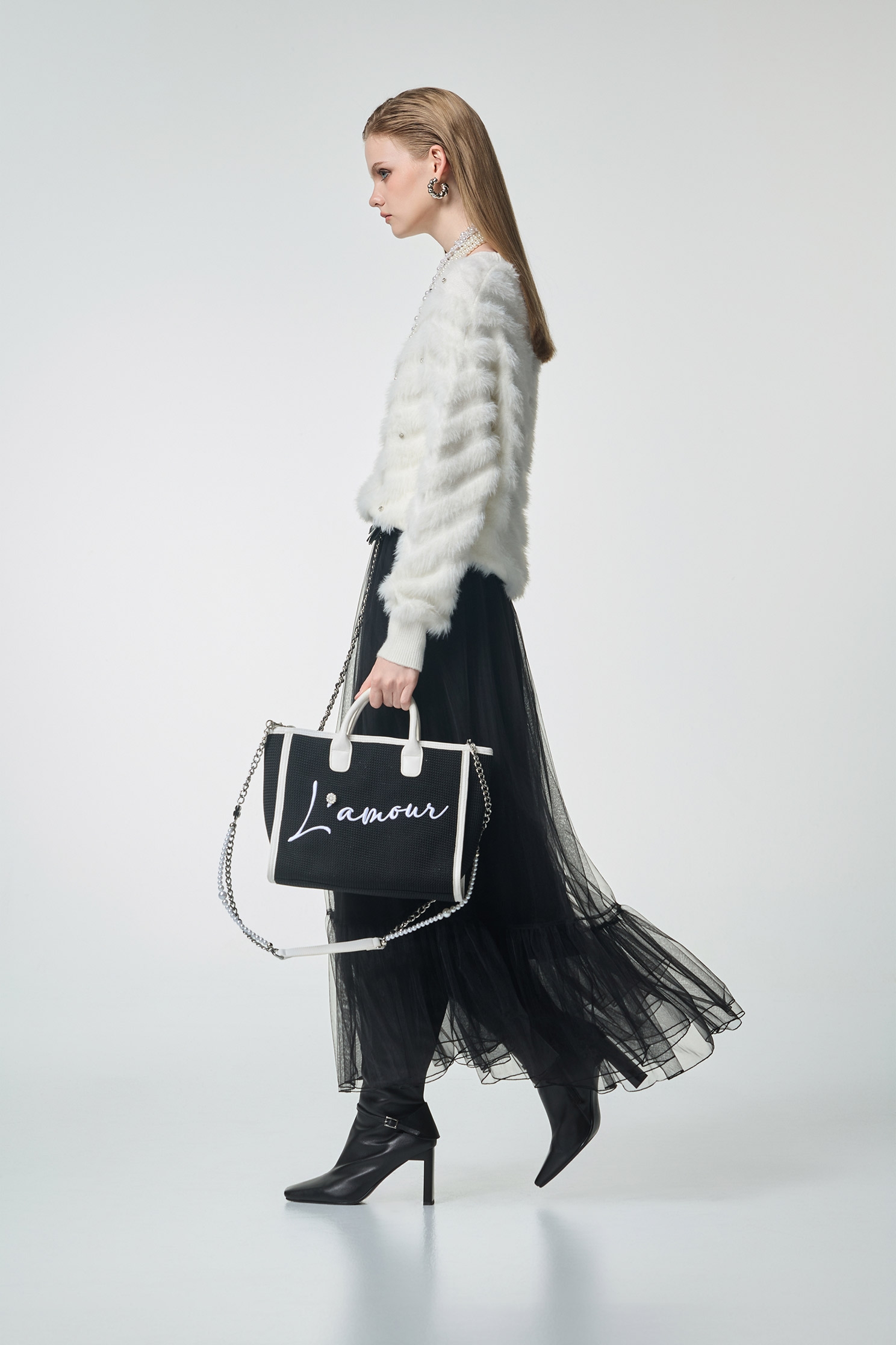 奶油白釘鑽飾仿貂毛針織單品奶油白釘鑽飾仿貂毛針織單品,上班OL穿搭,秋冬穿搭,約會特輯,針織,針織衫