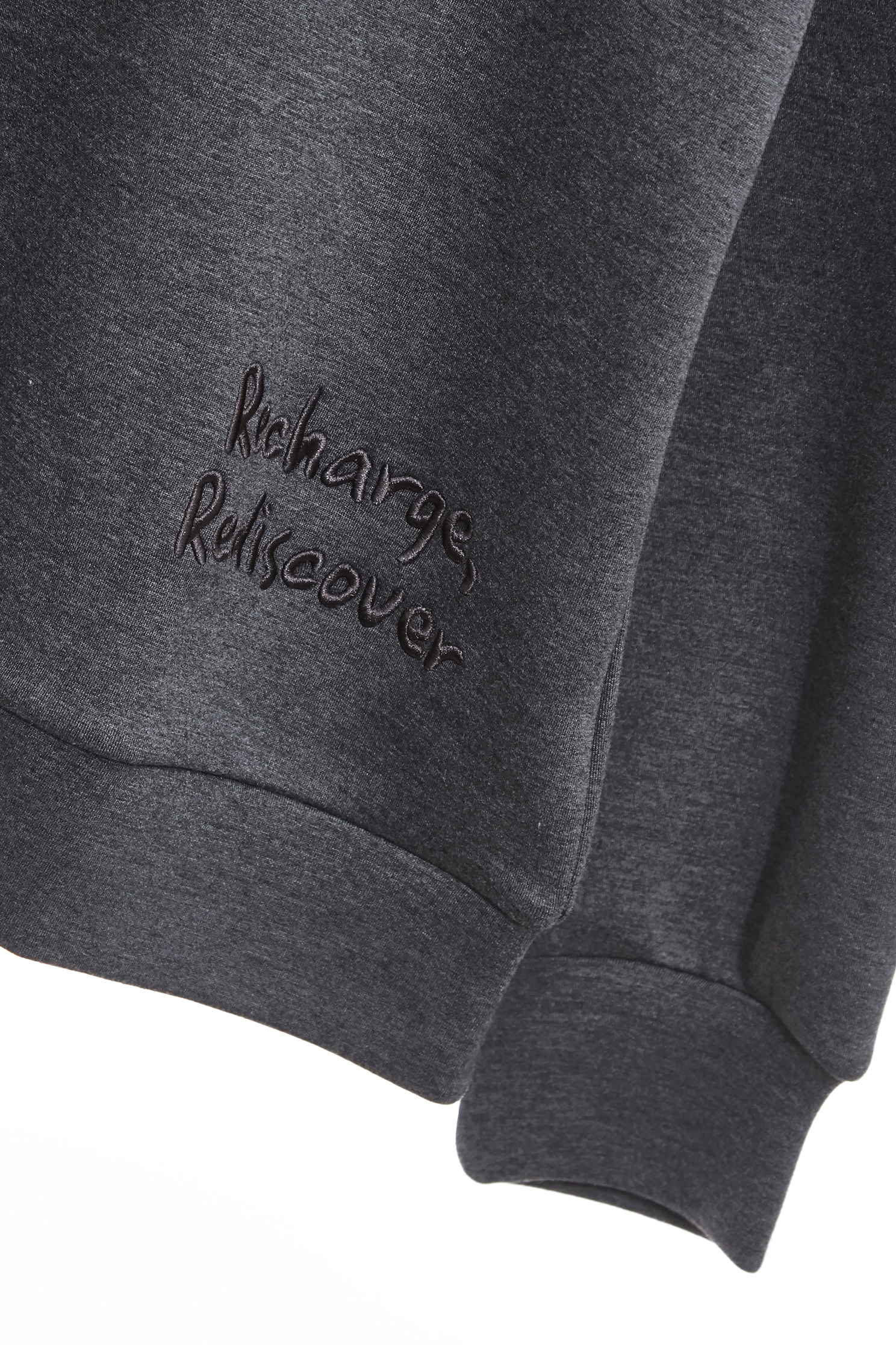 綴老虎圖騰單品上衣綴老虎圖騰單品上衣,上衣,刺繡,秋冬穿搭