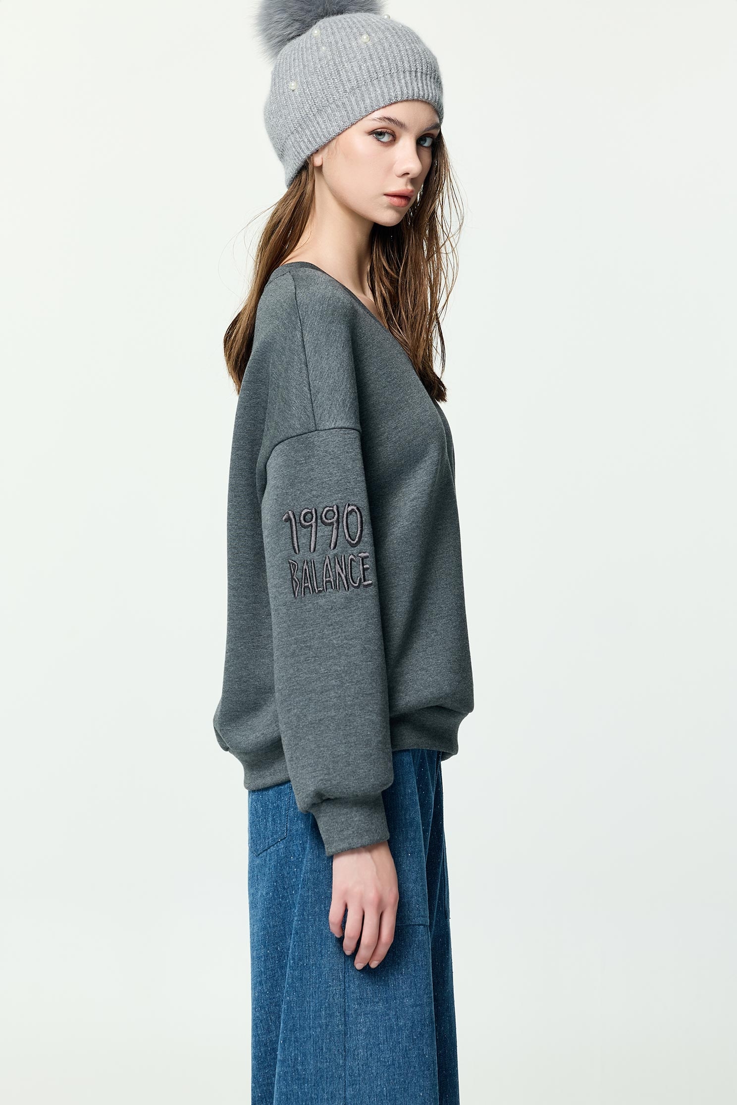 綴老虎圖騰單品上衣綴老虎圖騰單品上衣,上衣,刺繡,秋冬穿搭