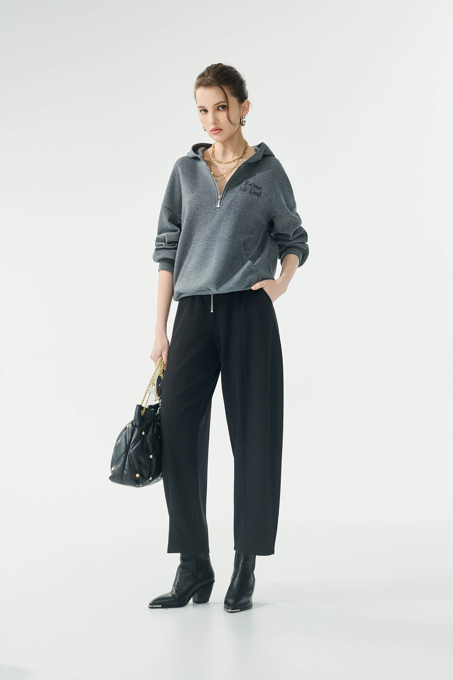 薄暮灰連帽衛衣式上衣薄暮灰連帽衛衣式上衣,上衣,刺繡,秋冬穿搭