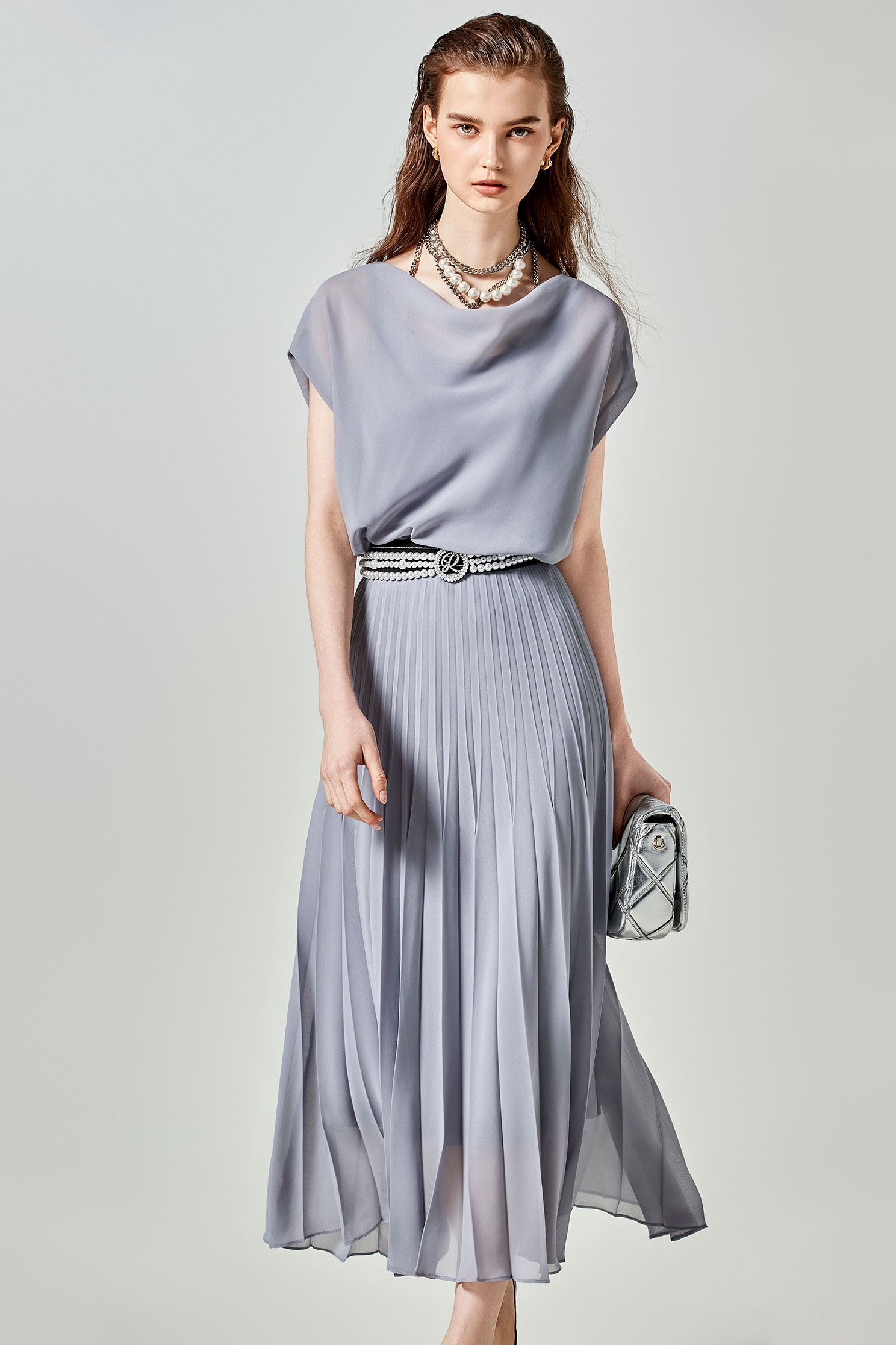 極致灰雪紡羅馬領單品上衣極致灰雪紡羅馬領單品上衣,上衣,內搭上衣,春夏穿搭,雪紡