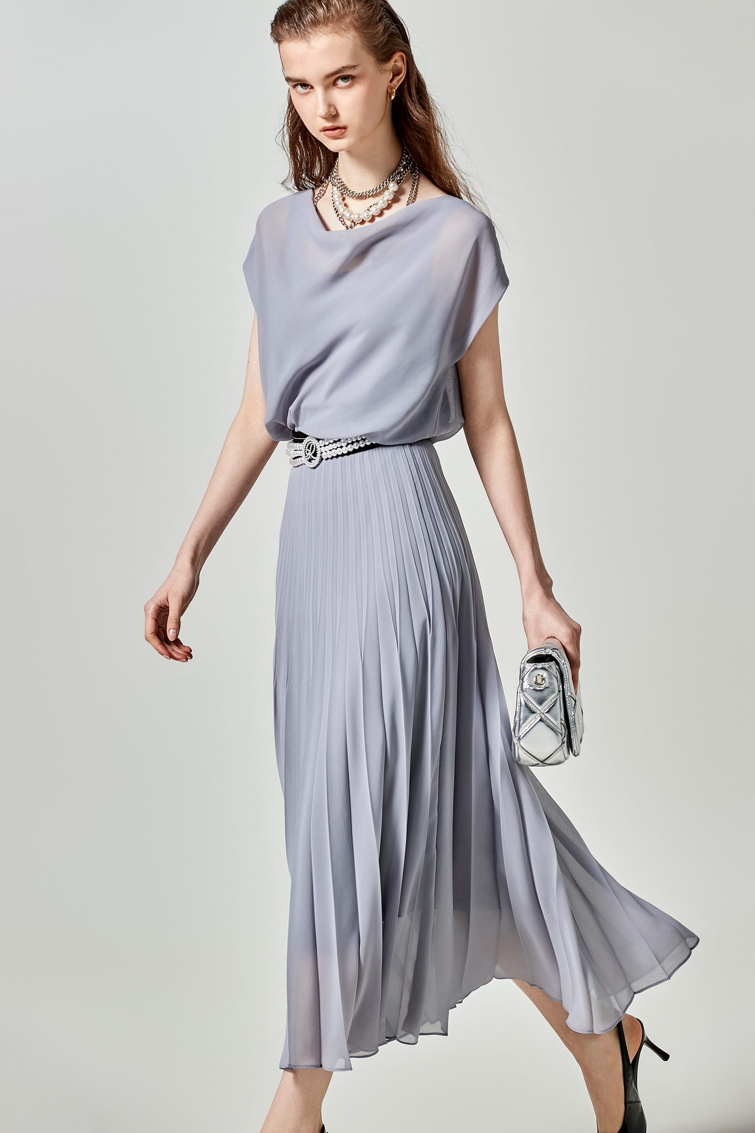 極致灰雪紡羅馬領單品上衣極致灰雪紡羅馬領單品上衣,上衣,內搭上衣,春夏穿搭,雪紡