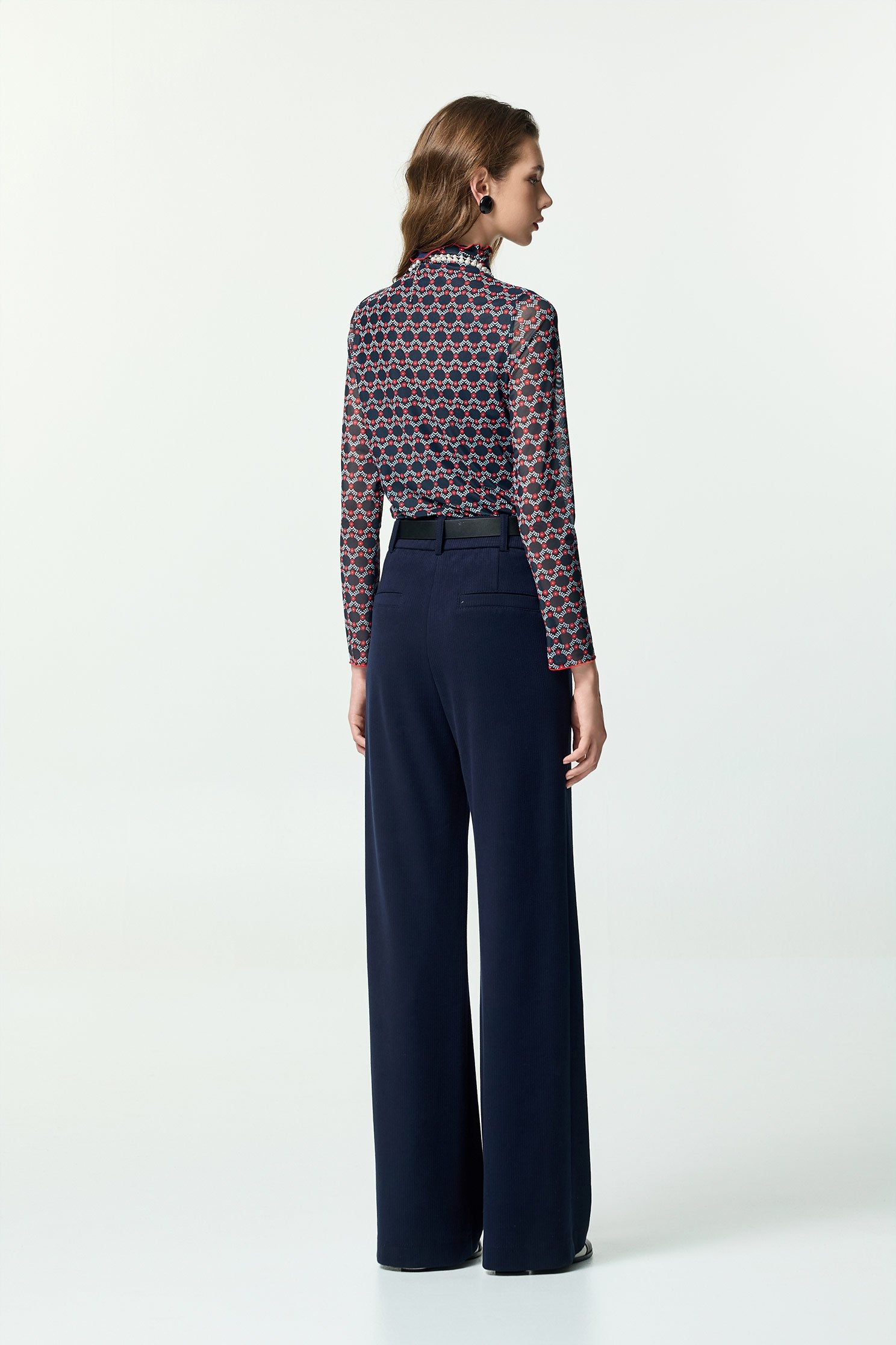 火焰花卉圖騰印花上衣火焰花卉圖騰印花上衣,上衣,刺繡,秋冬穿搭