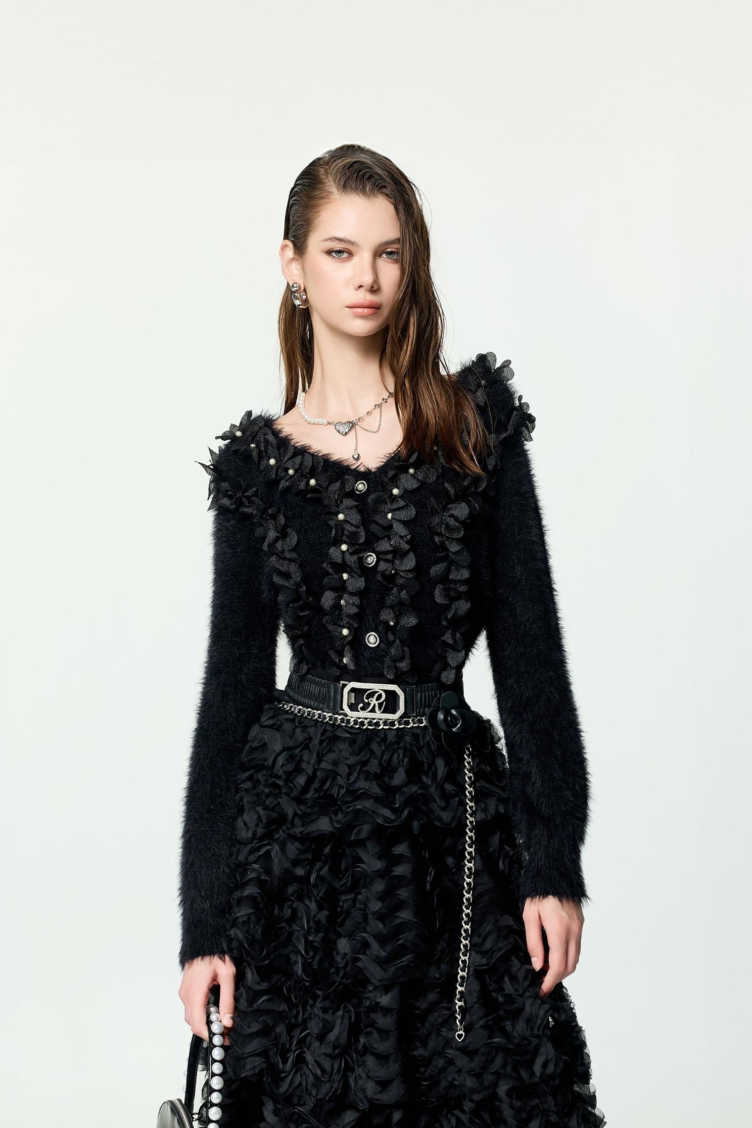 立體珍珠花朵針織單品立體珍珠花朵針織單品,時髦成套搭配,派對特輯,珍珠,秋冬穿搭,約會特輯,針織,針織衫