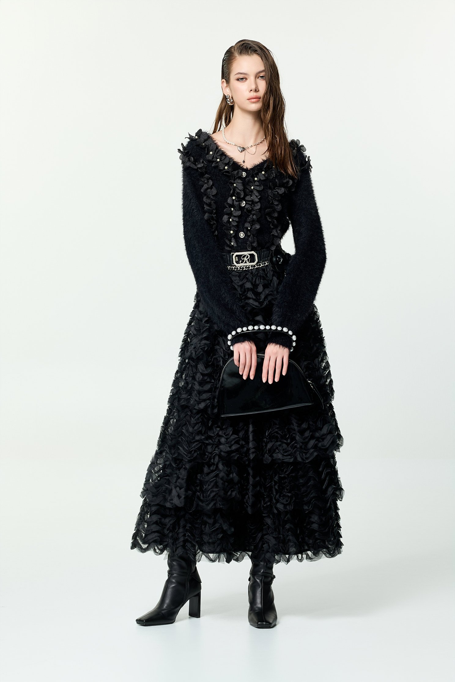 立體珍珠花朵針織單品立體珍珠花朵針織單品,時髦成套搭配,派對特輯,珍珠,秋冬穿搭,約會特輯,針織,針織衫