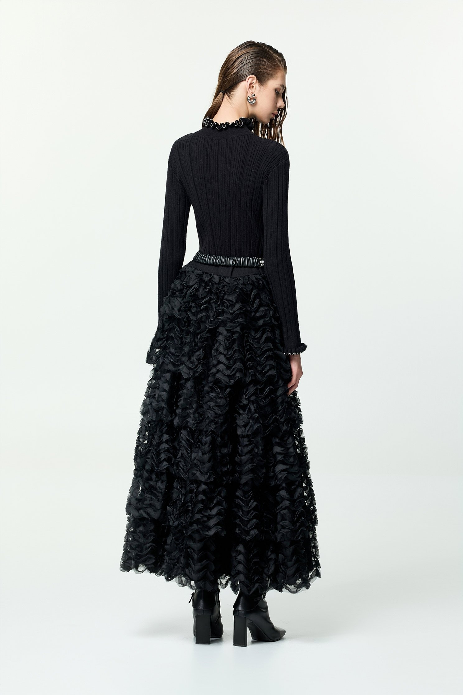 荷葉波浪崁珠坑條針織荷葉波浪崁珠坑條針織,上班OL穿搭,秋冬穿搭,約會特輯,荷葉,針織,針織衫