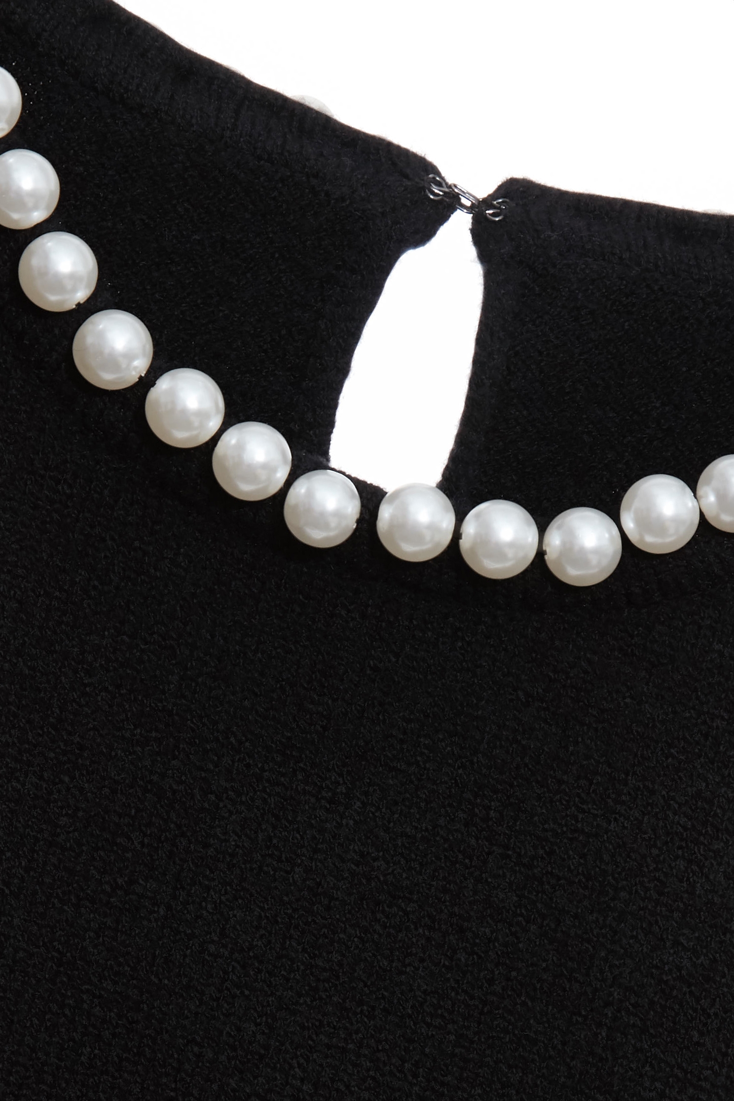 珍珠縫飾針織單品珍珠縫飾針織單品,上班OL穿搭,珍珠,秋冬穿搭,約會特輯,針織,針織衫