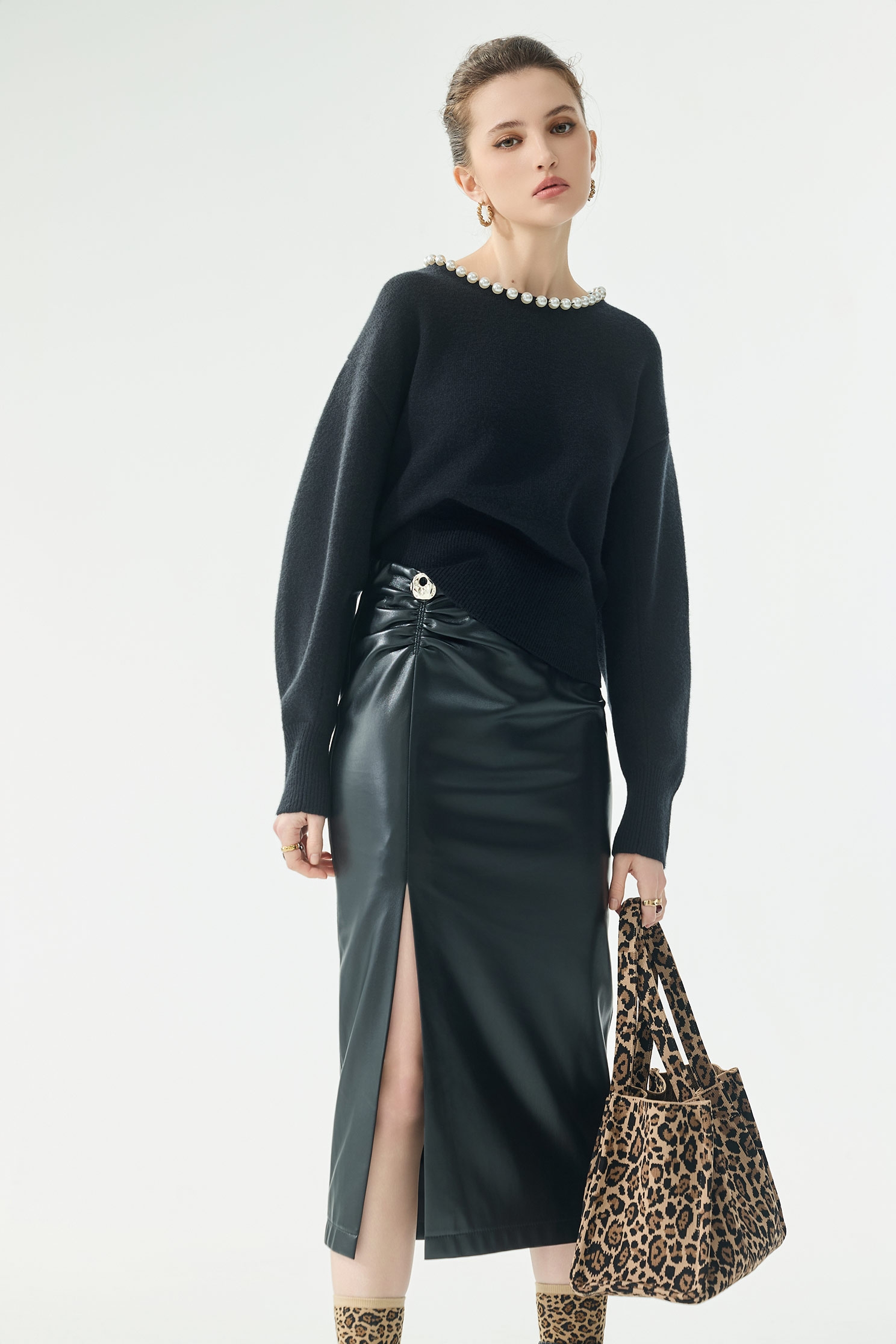 珍珠縫飾針織單品珍珠縫飾針織單品,上班OL穿搭,珍珠,秋冬穿搭,約會特輯,針織,針織衫