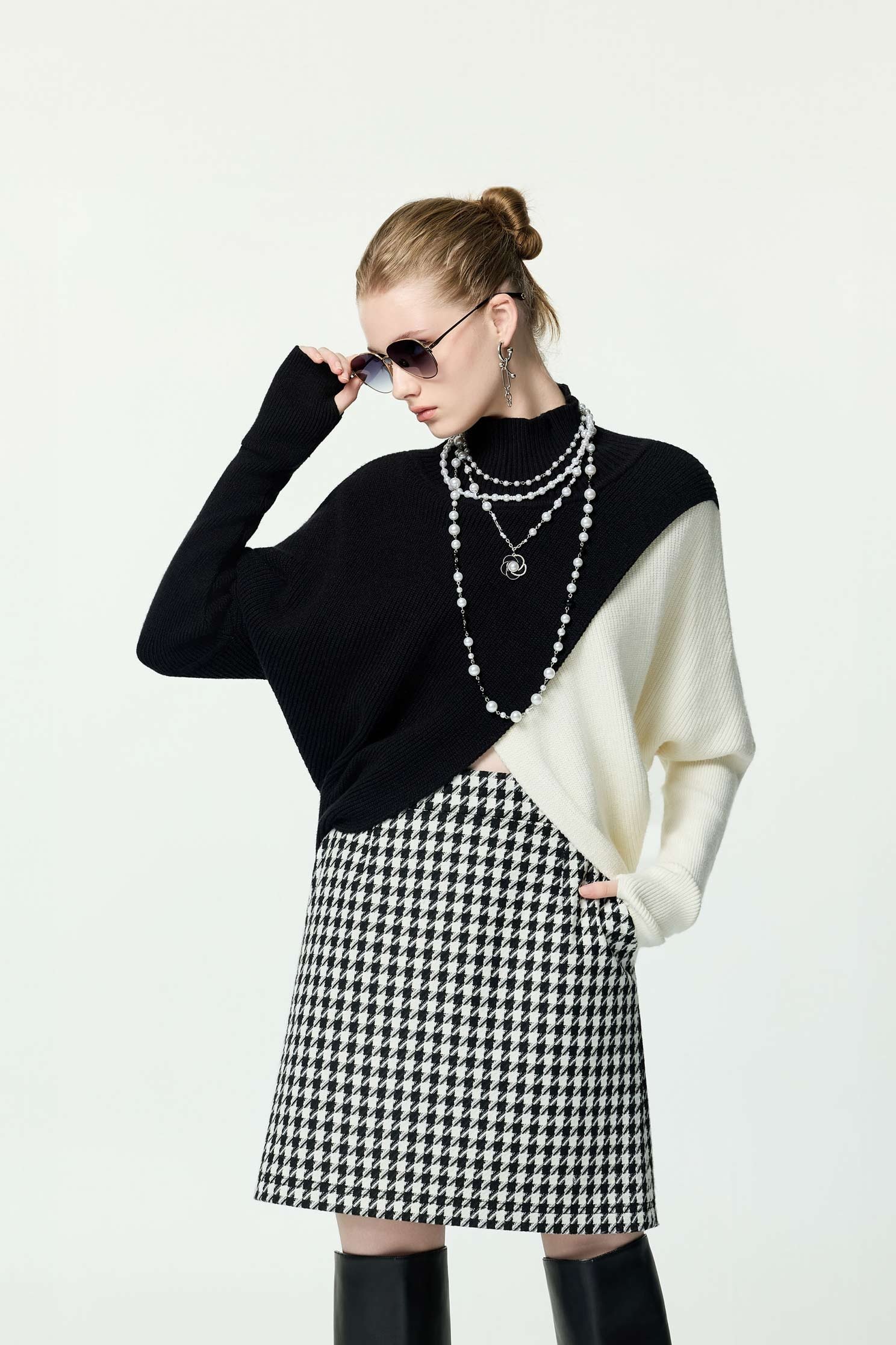黑白拼接高領針織黑白拼接高領針織,上班OL穿搭,秋冬穿搭,約會特輯,針織,針織衫
