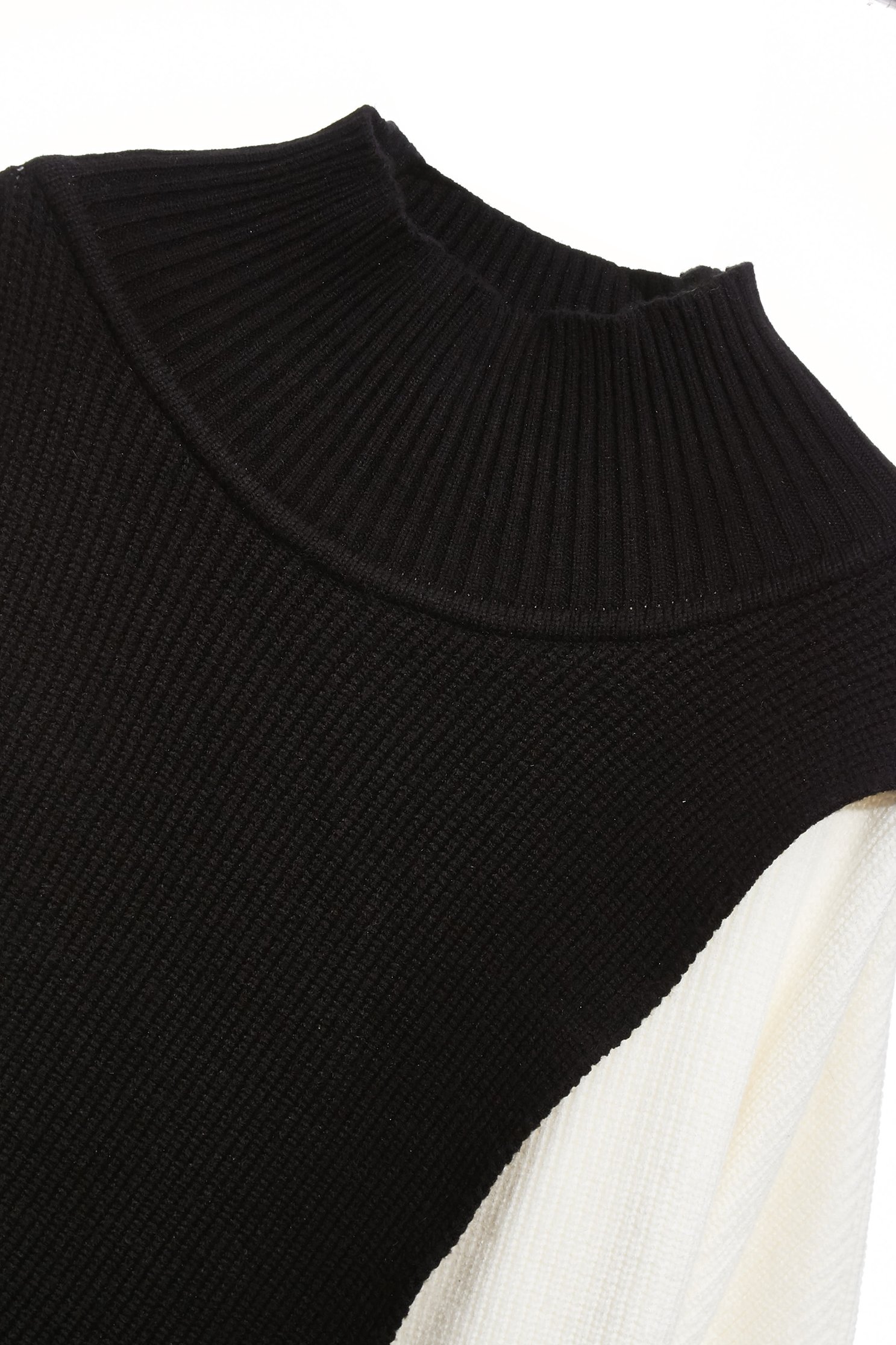 黑白拼接高領針織黑白拼接高領針織,上班OL穿搭,秋冬穿搭,約會特輯,針織,針織衫