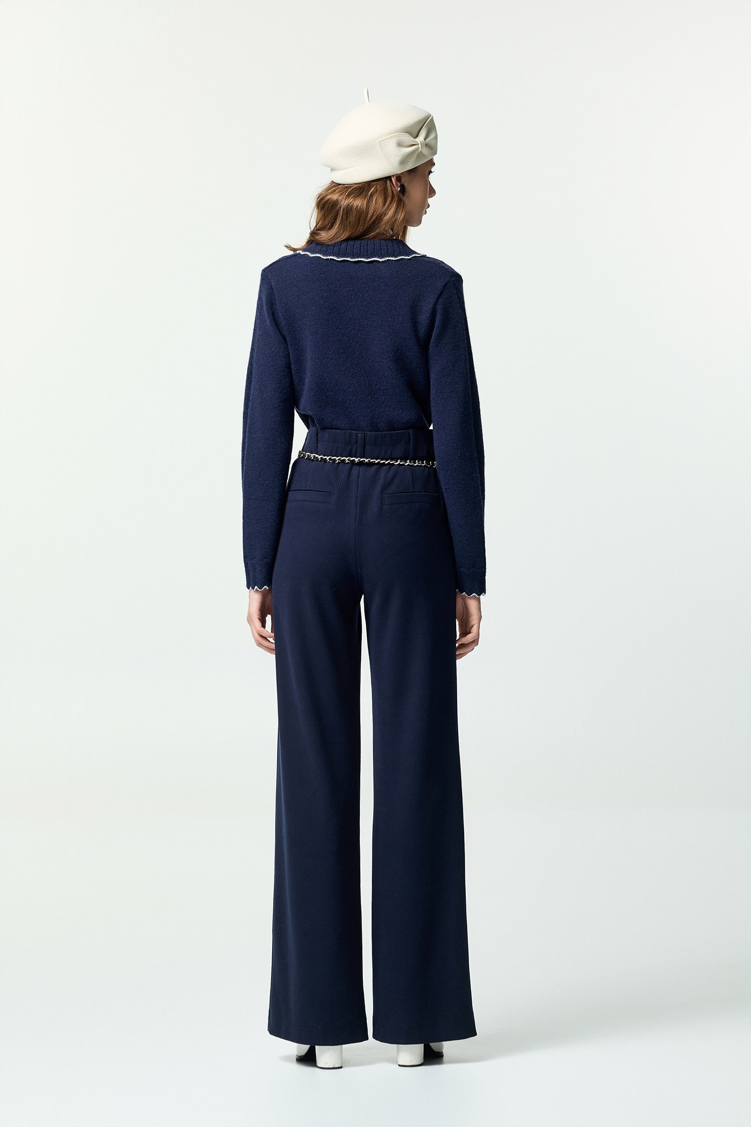 濃厚靛藍配色鋸齒邊針織上衣濃厚靛藍配色鋸齒邊針織上衣,上衣,秋冬穿搭,蝴蝶結,針織,針織衫