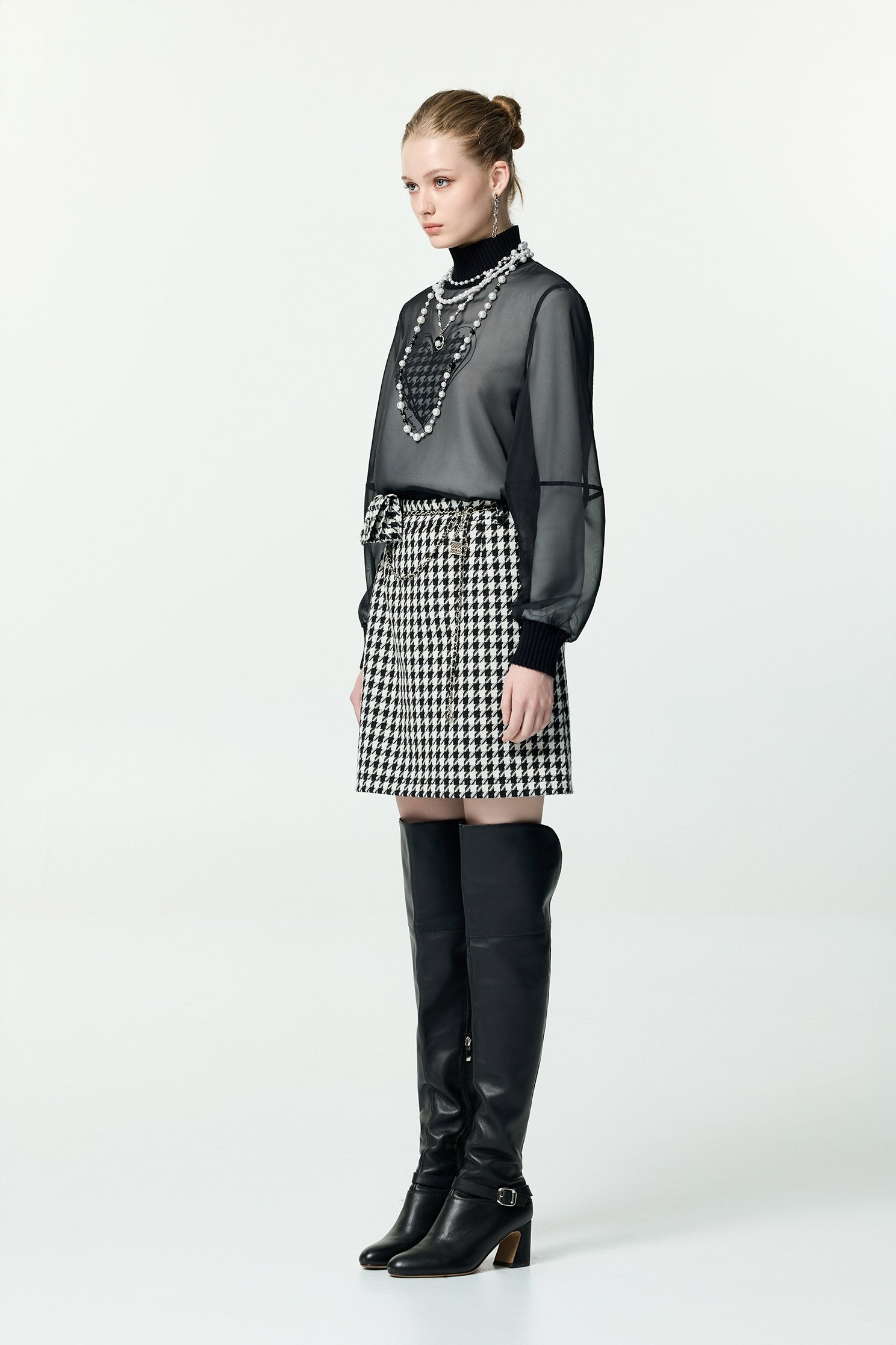 雙層異材透視愛心印花單品雙層異材透視愛心印花單品,上衣,秋冬穿搭,黑色上衣