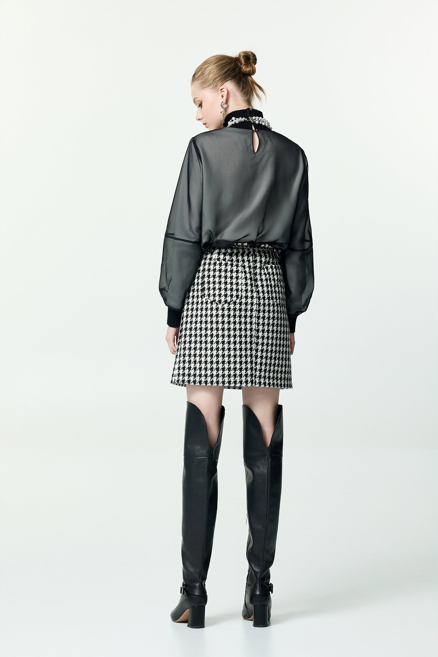 雙層異材透視愛心印花單品雙層異材透視愛心印花單品,上衣,秋冬穿搭,黑色上衣