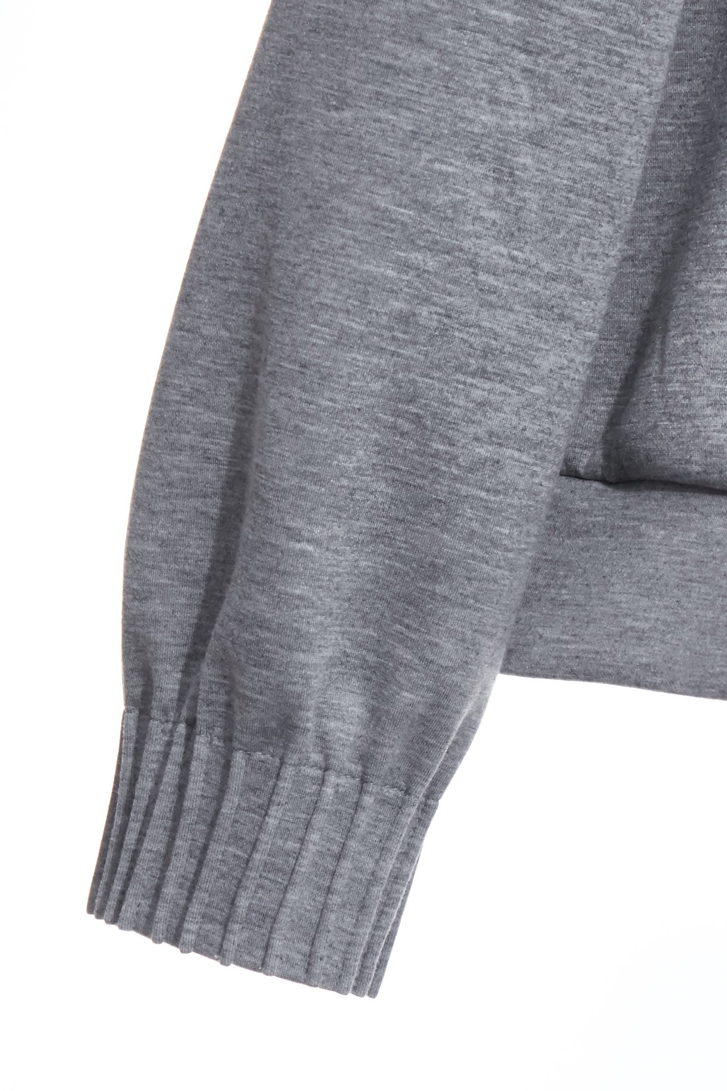 袖口立體摺飾上衣袖口立體摺飾上衣,上衣,刺繡,秋冬穿搭