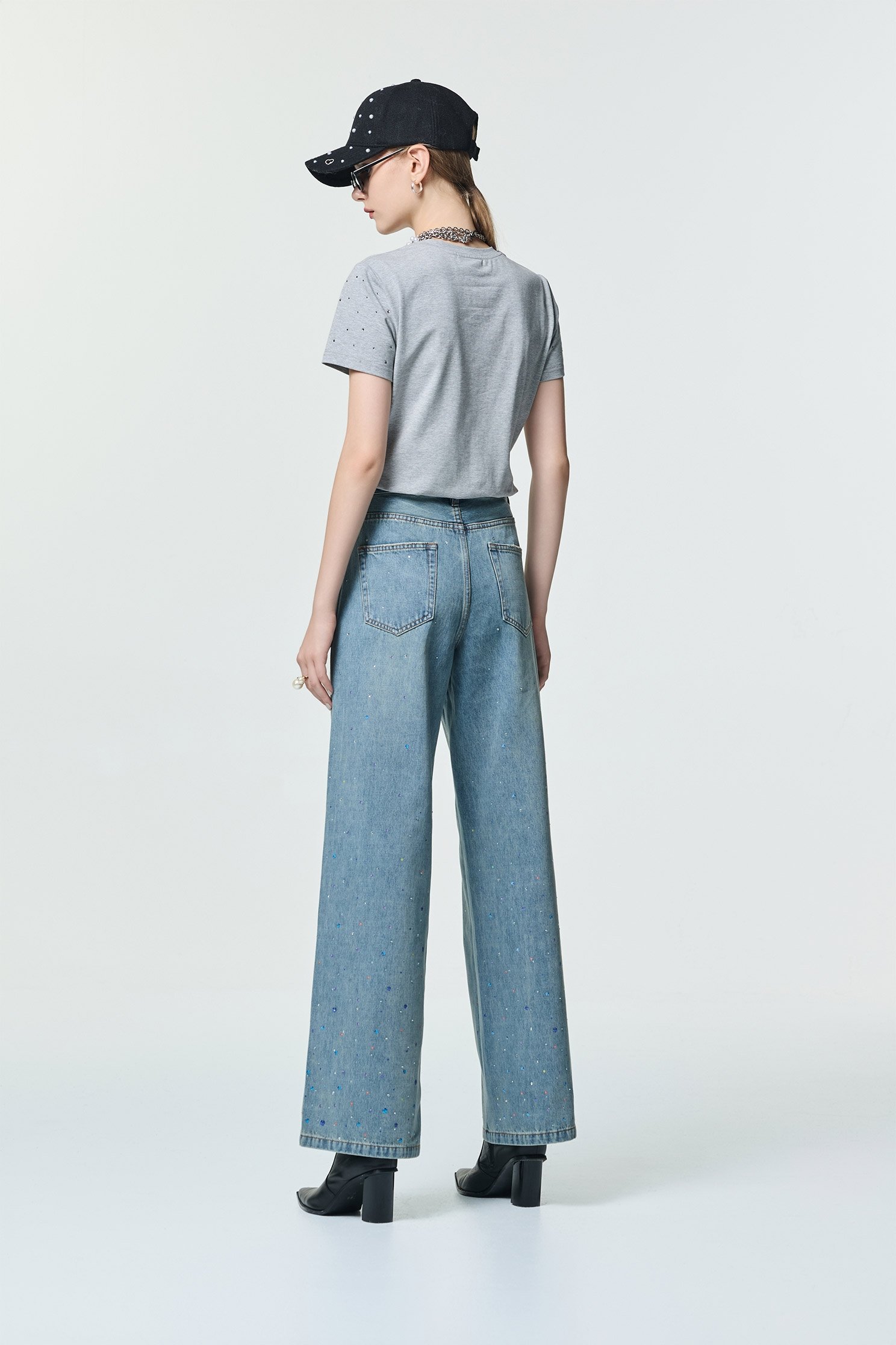 飾鑽Ｔ恤上衣飾鑽Ｔ恤上衣,上衣,刺繡,秋冬穿搭,純棉